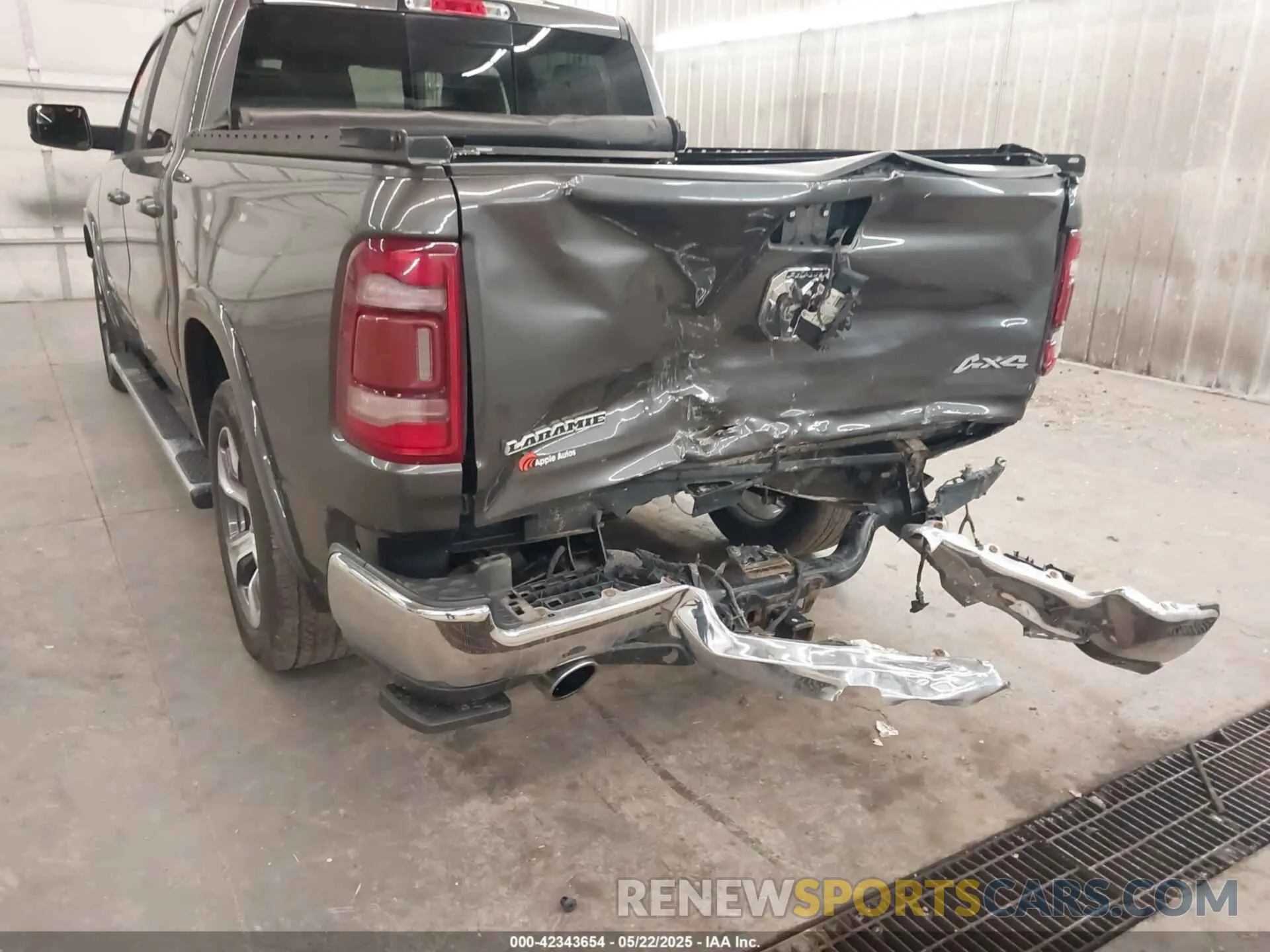 6 Photograph of a damaged car 1C6SRFJT4KN777756 RAM 1500 2019