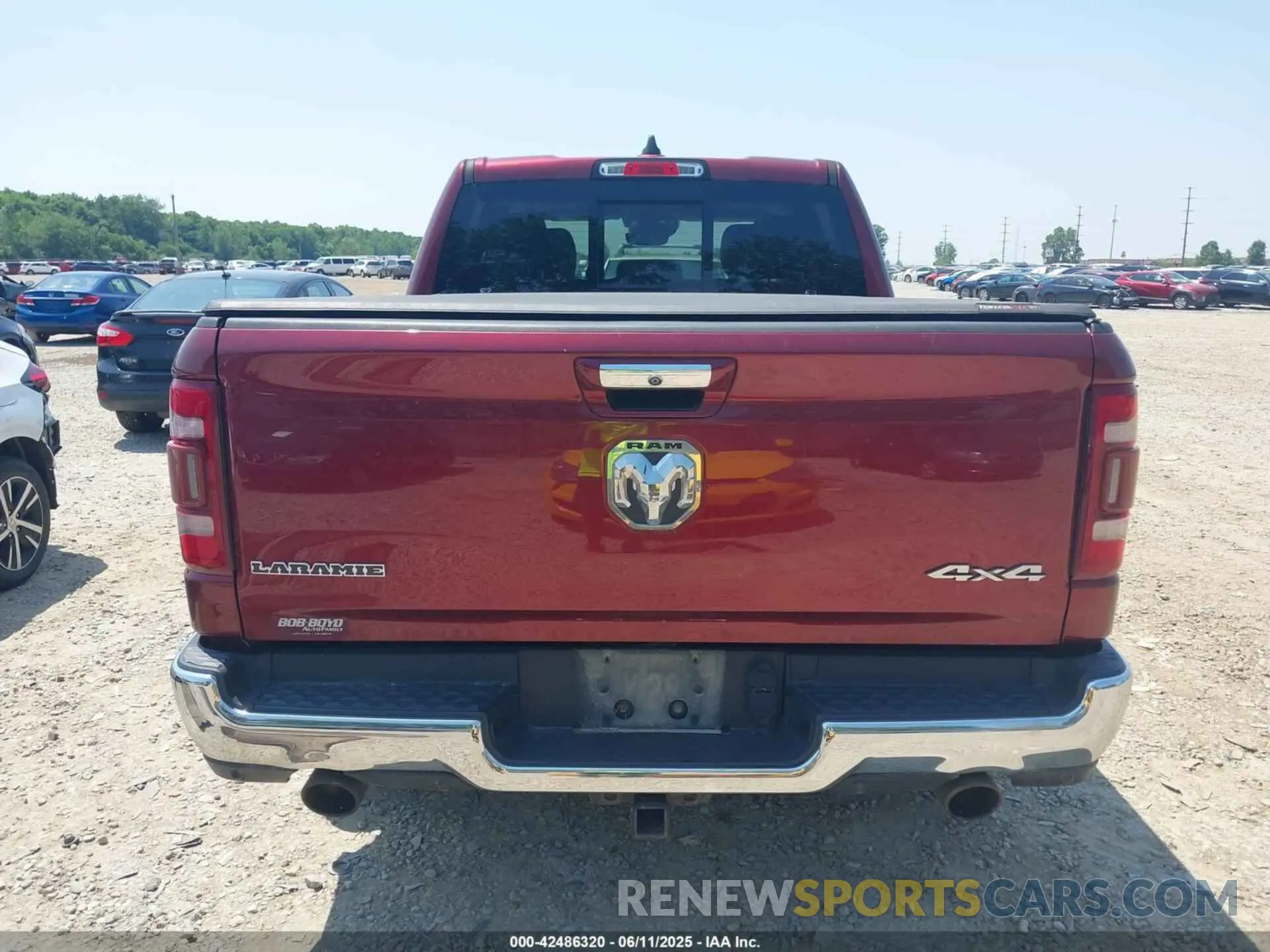 16 Photograph of a damaged car 1C6SRFJT5KN622696 RAM 1500 2019