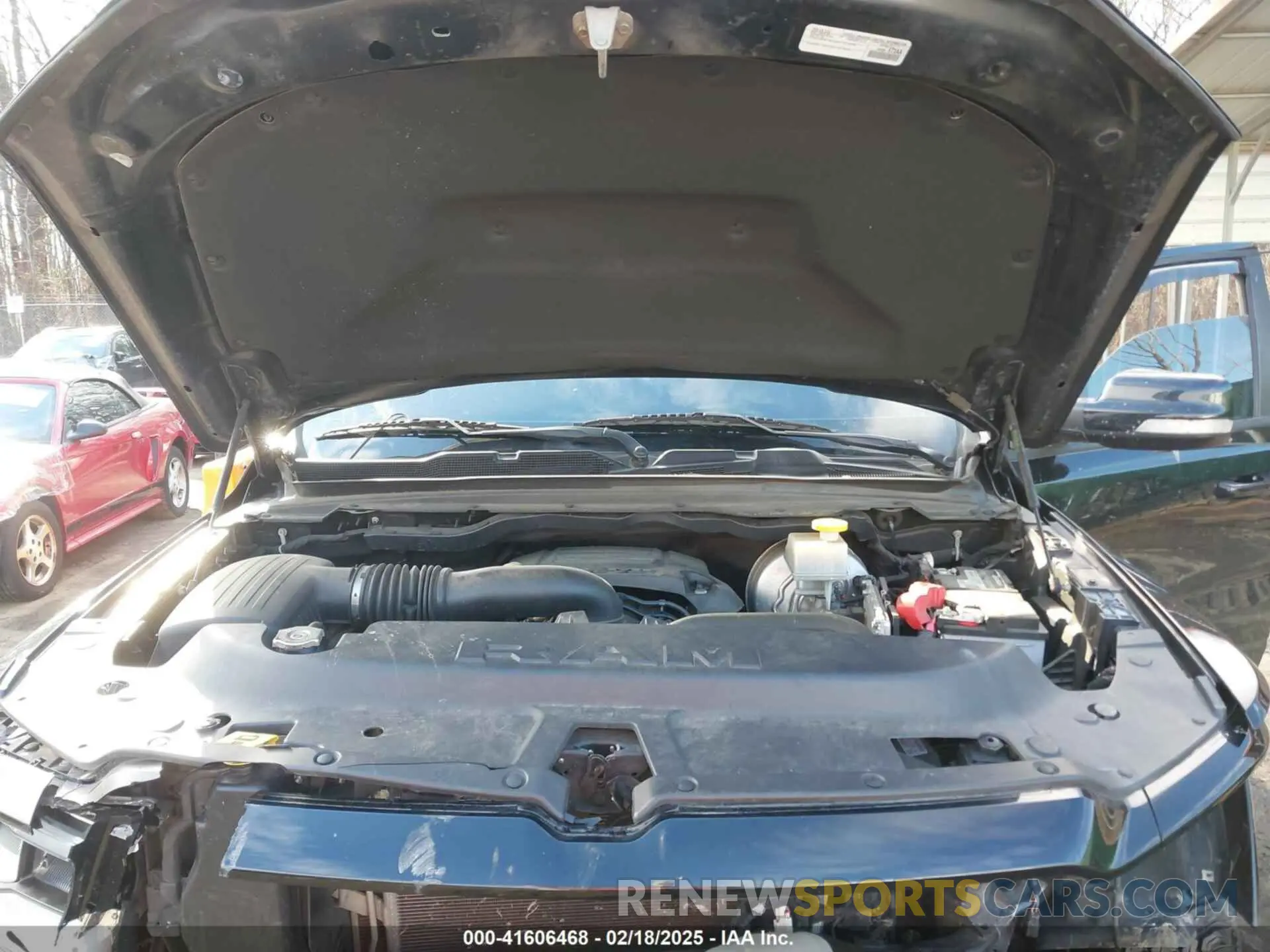 10 Photograph of a damaged car 1C6SRFJT5KN772582 RAM 1500 2019