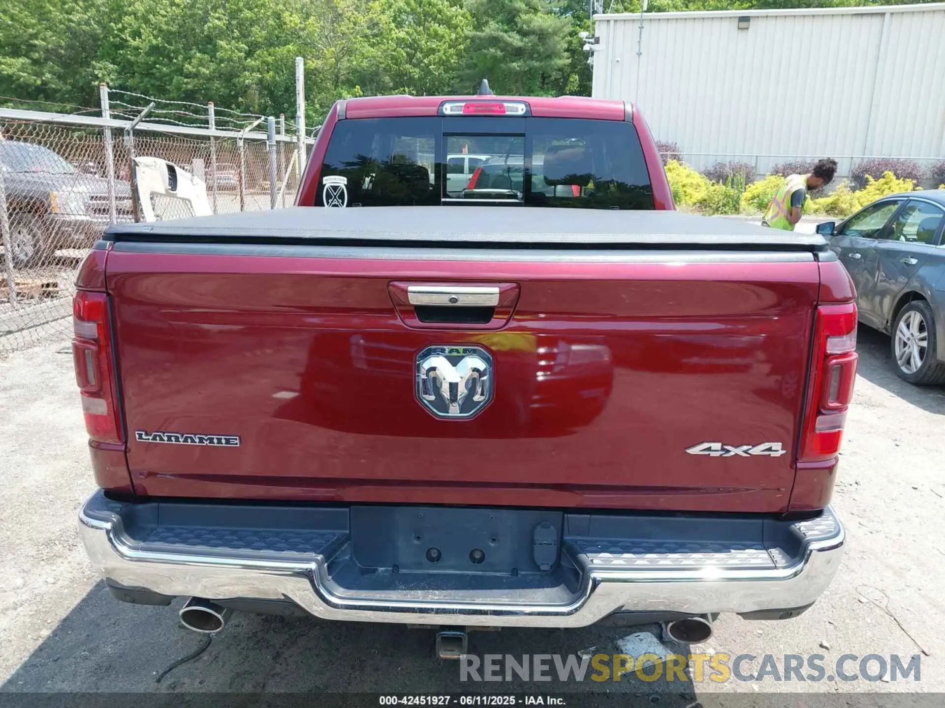 16 Photograph of a damaged car 1C6SRFJT5KN849869 RAM 1500 2019