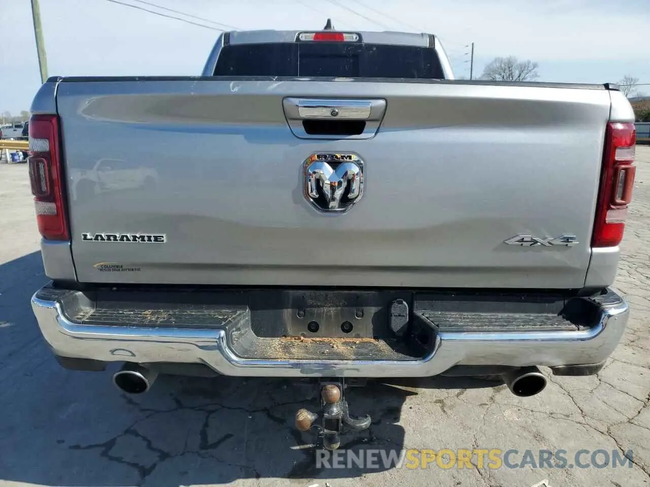 6 Photograph of a damaged car 1C6SRFJT6KN681255 RAM 1500 2019