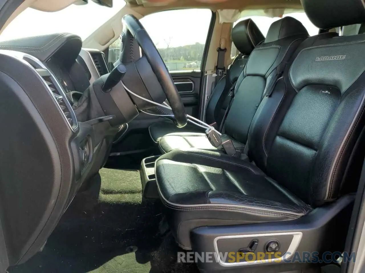 7 Photograph of a damaged car 1C6SRFJT6KN681255 RAM 1500 2019