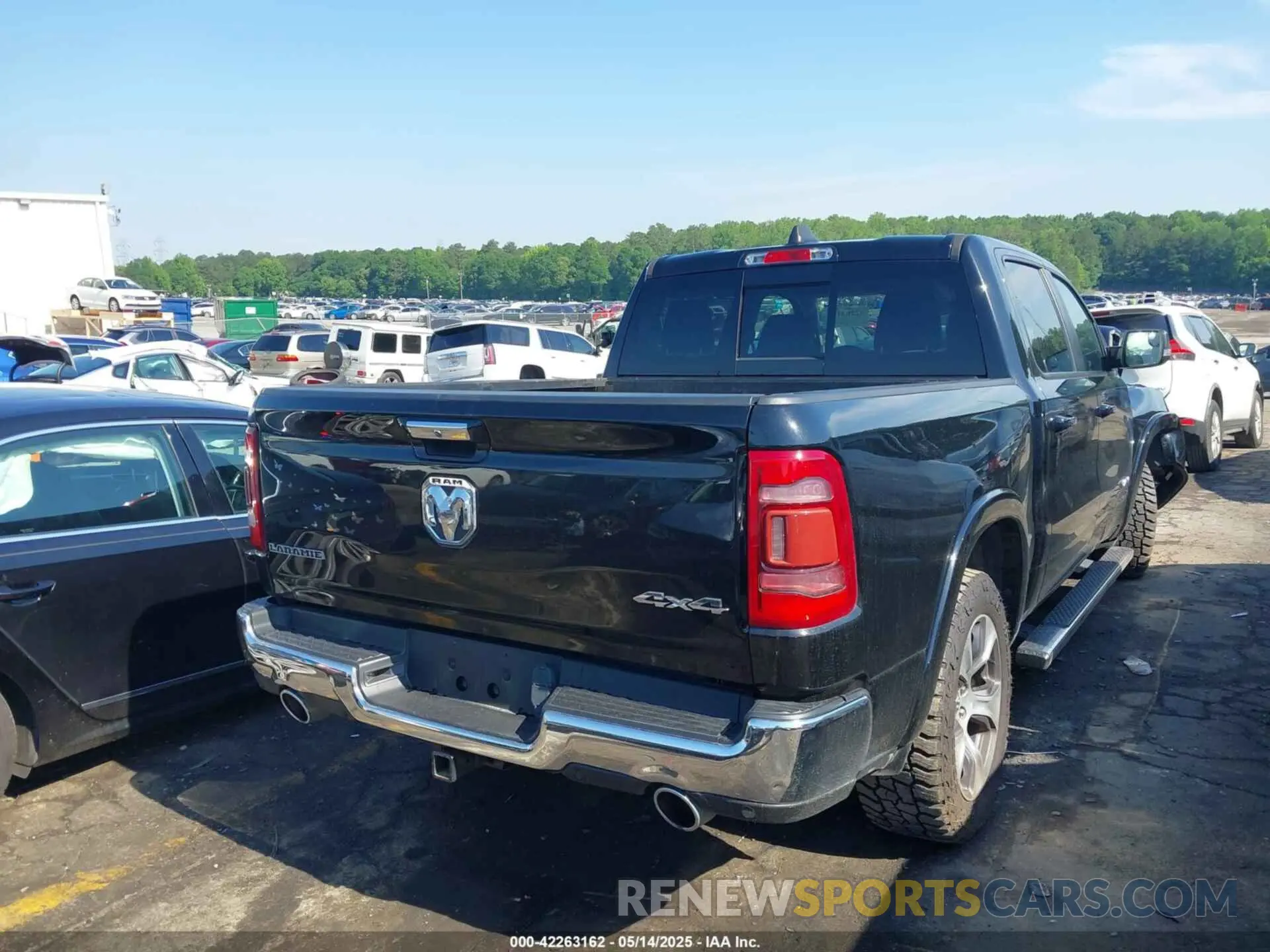 4 Photograph of a damaged car 1C6SRFJT9KN732201 RAM 1500 2019