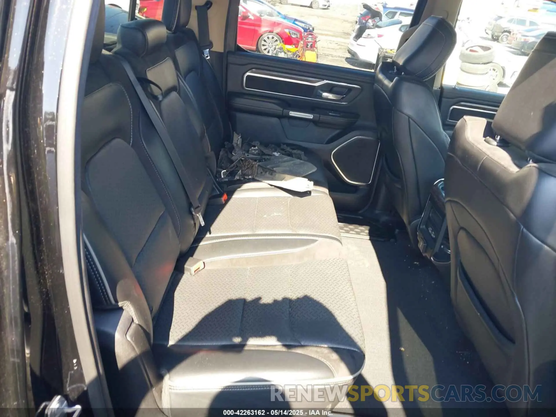 8 Photograph of a damaged car 1C6SRFJT9KN732201 RAM 1500 2019