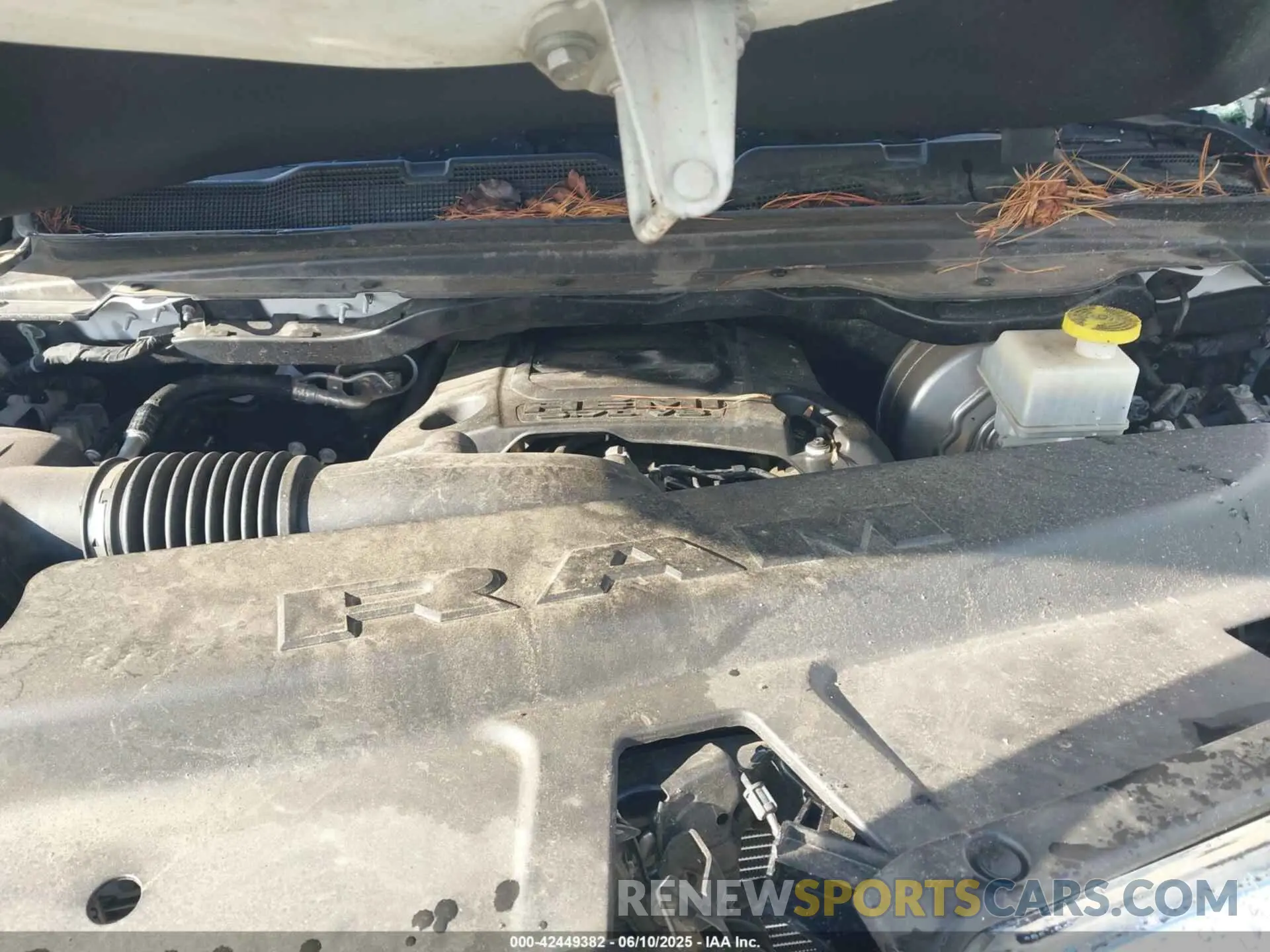 10 Photograph of a damaged car 1C6SRFJT9KN774920 RAM 1500 2019