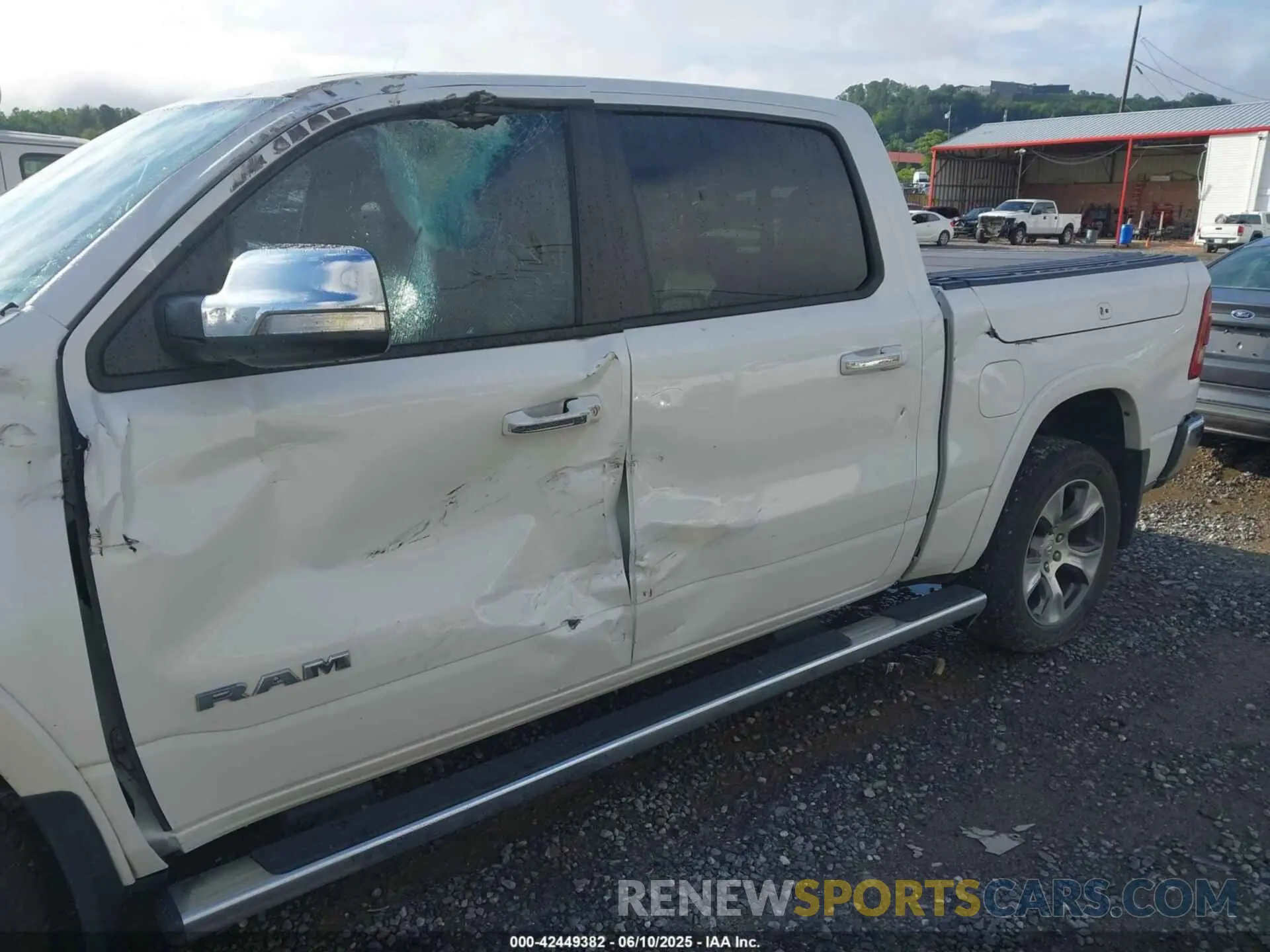 16 Photograph of a damaged car 1C6SRFJT9KN774920 RAM 1500 2019