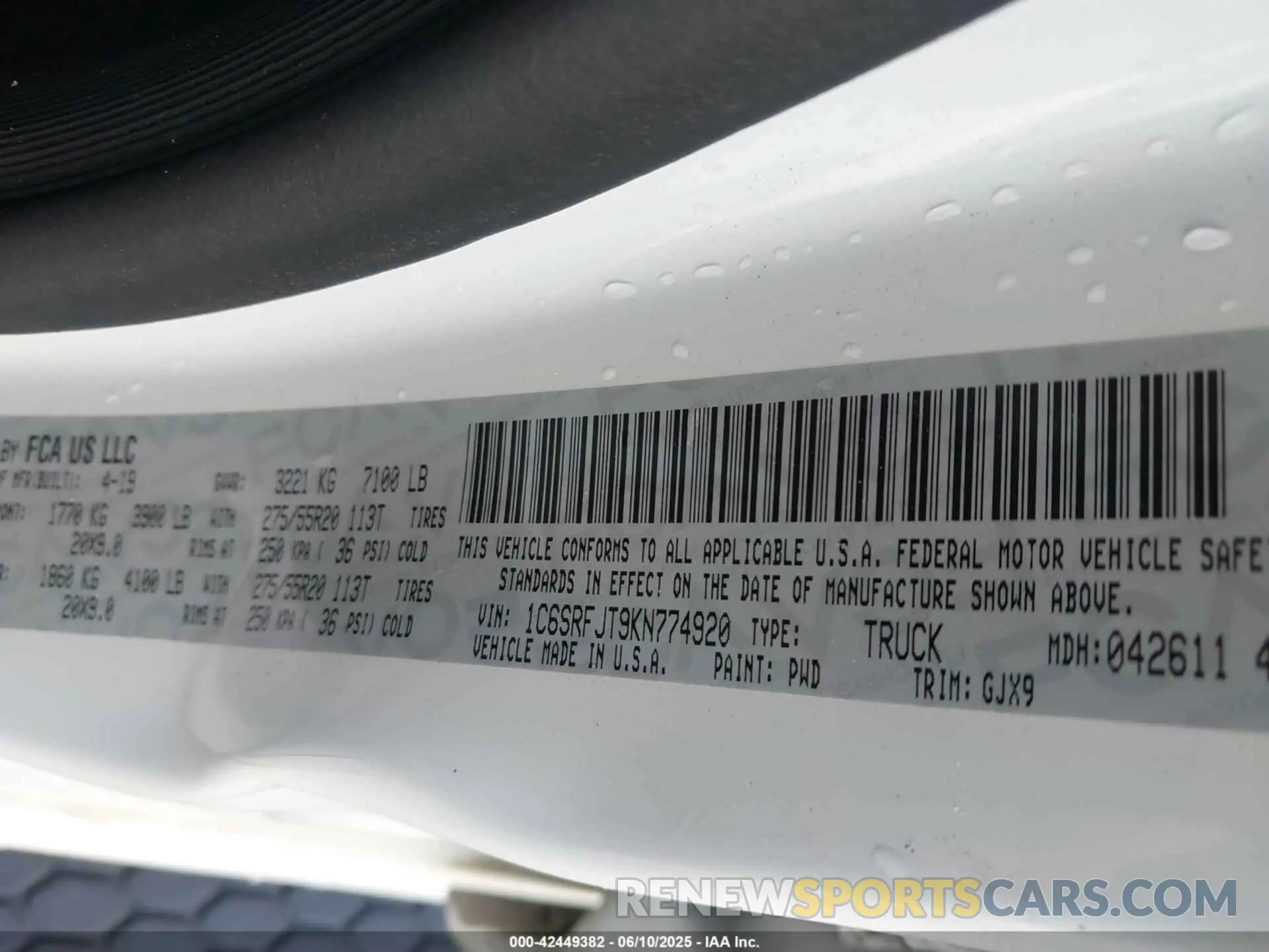 9 Photograph of a damaged car 1C6SRFJT9KN774920 RAM 1500 2019