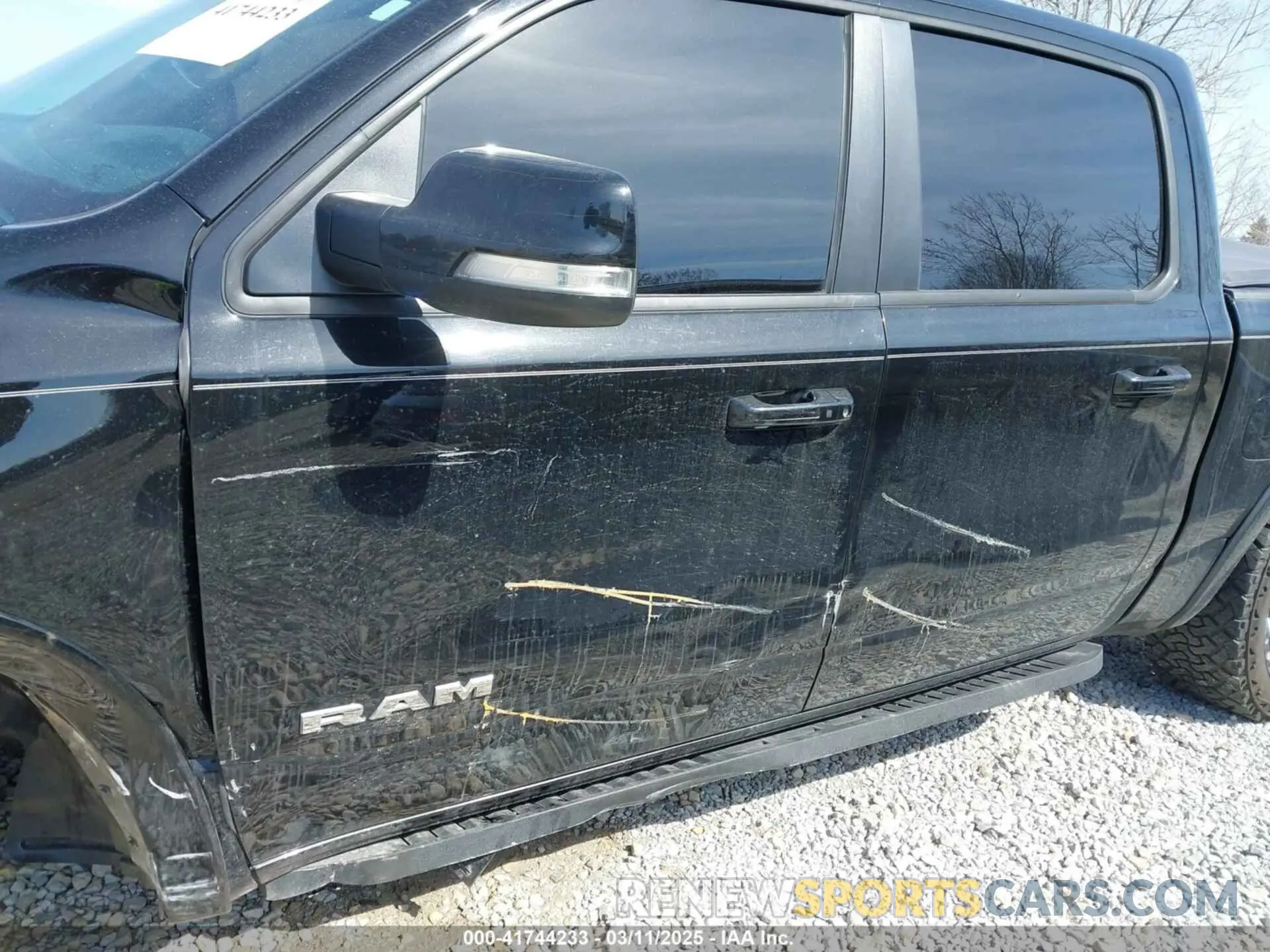 18 Photograph of a damaged car 1C6SRFJT9KN881854 RAM 1500 2019