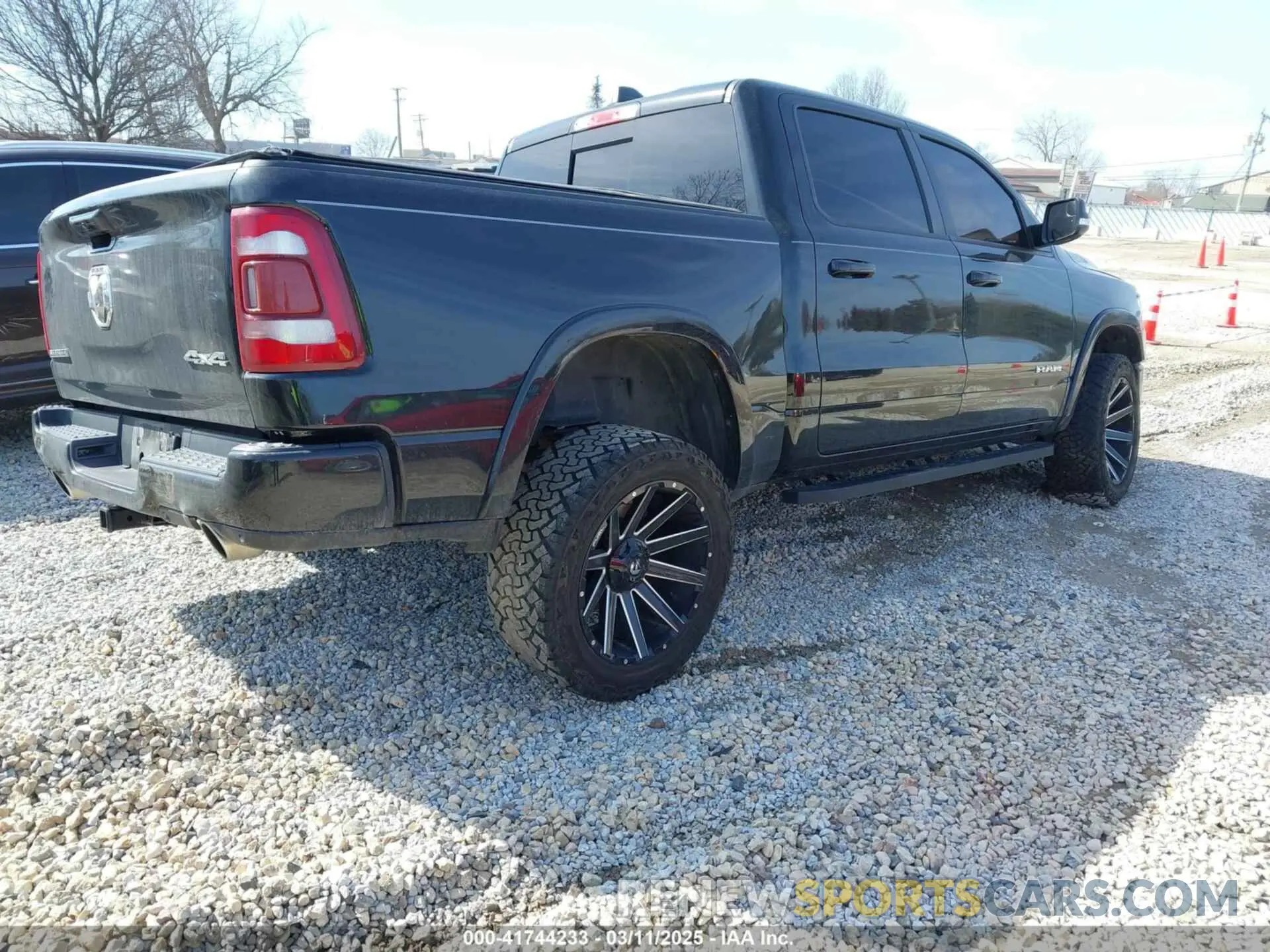 4 Photograph of a damaged car 1C6SRFJT9KN881854 RAM 1500 2019