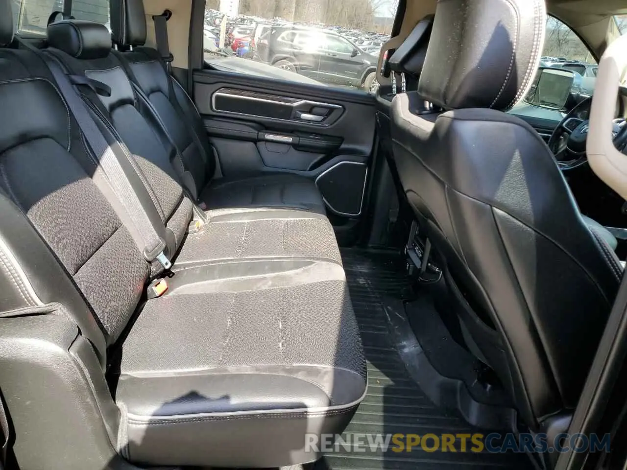 10 Photograph of a damaged car 1C6SRFJTXKN510668 RAM 1500 2019