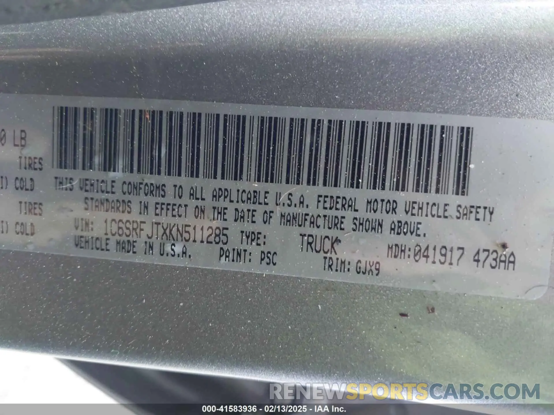 9 Photograph of a damaged car 1C6SRFJTXKN511285 RAM 1500 2019