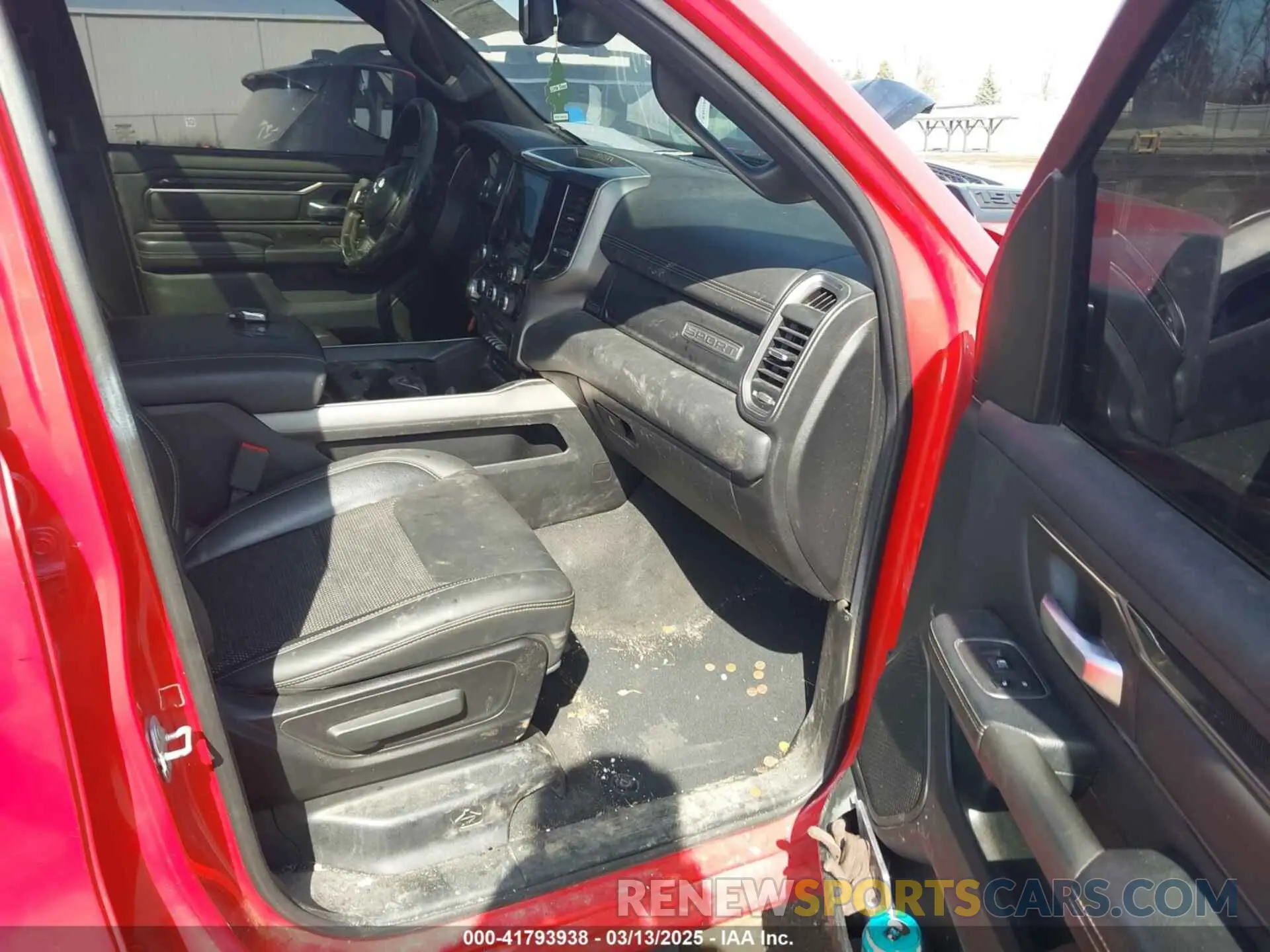 5 Photograph of a damaged car 1C6SRFLT1KN758319 RAM 1500 2019
