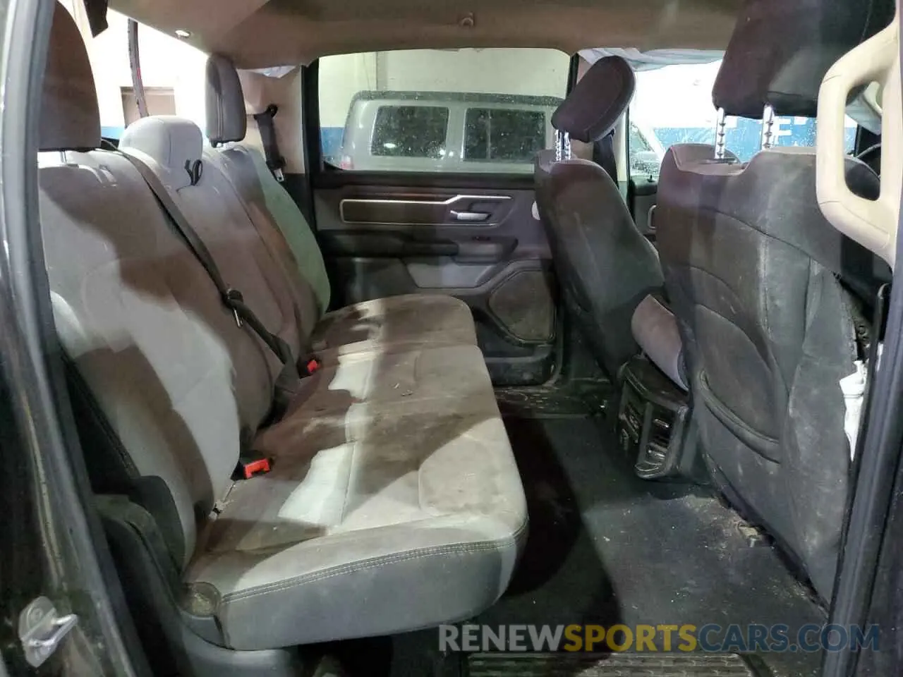10 Photograph of a damaged car 1C6SRFMT3KN691897 RAM 1500 2019
