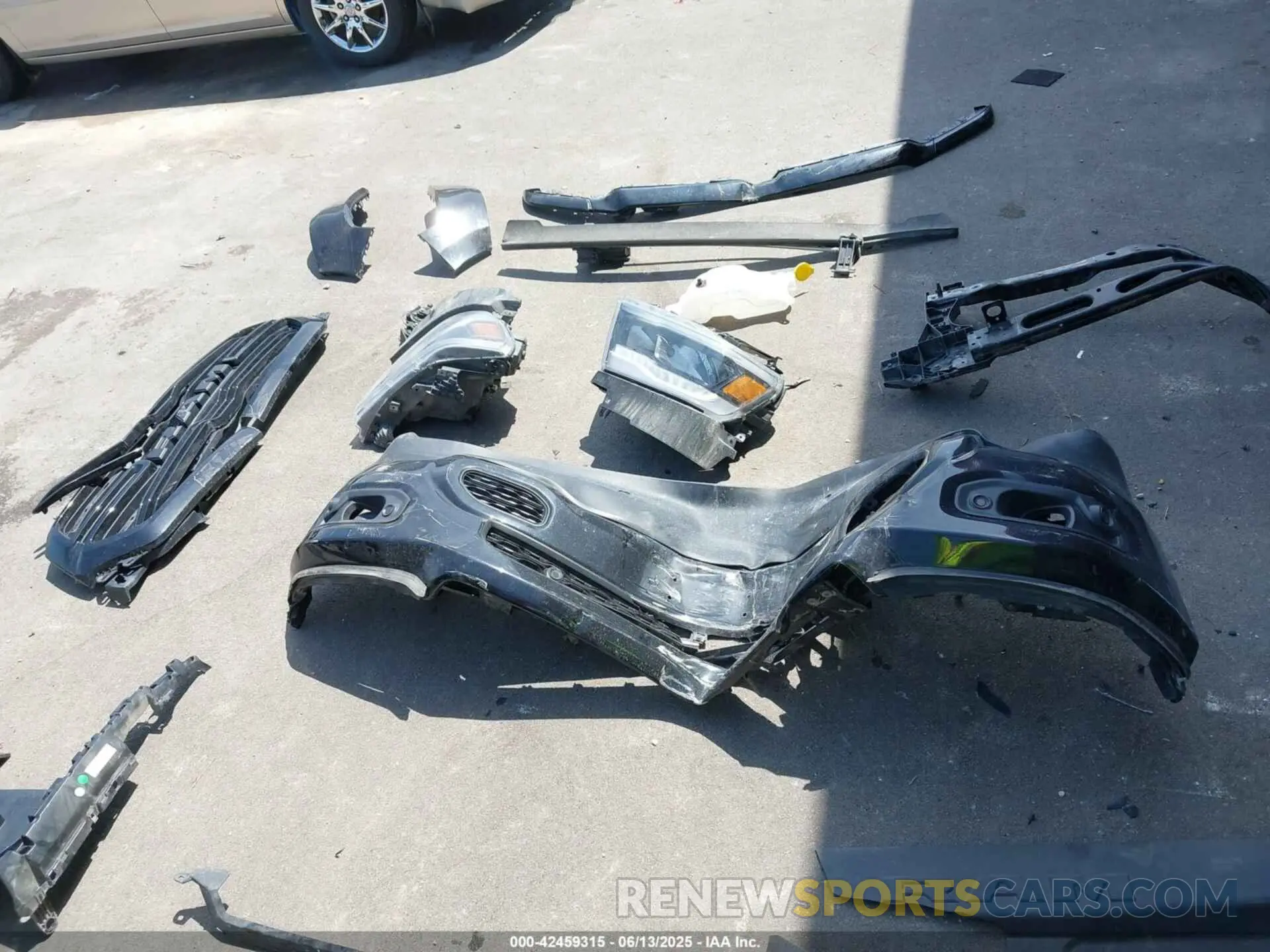 19 Photograph of a damaged car 1C6SRFMT7KN736680 RAM 1500 2019