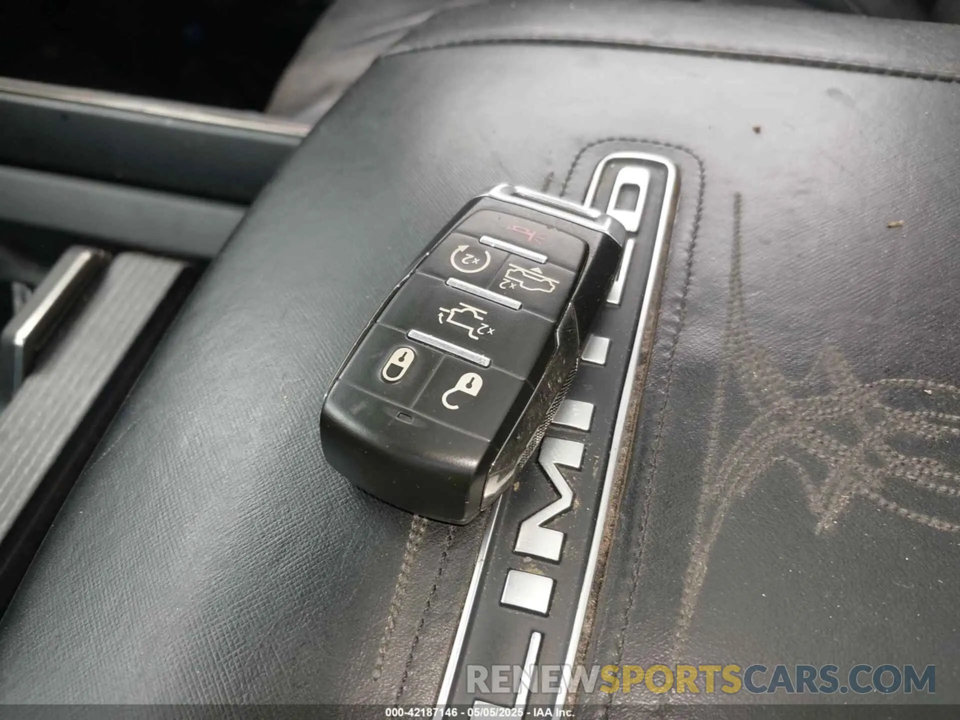 11 Photograph of a damaged car 1C6SRFPT2KN508369 RAM 1500 2019