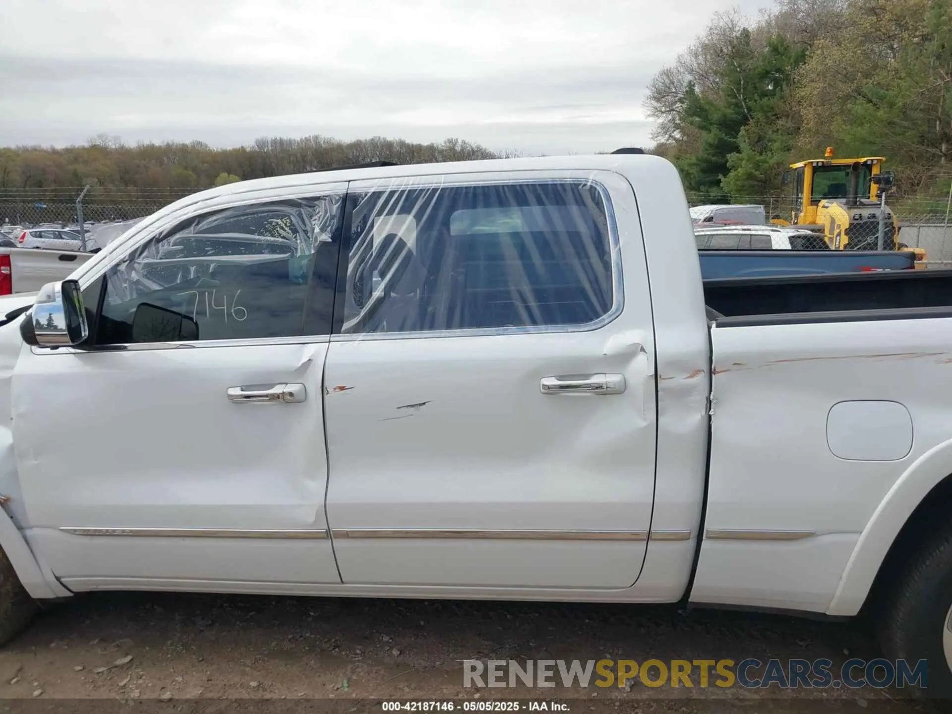 14 Photograph of a damaged car 1C6SRFPT2KN508369 RAM 1500 2019