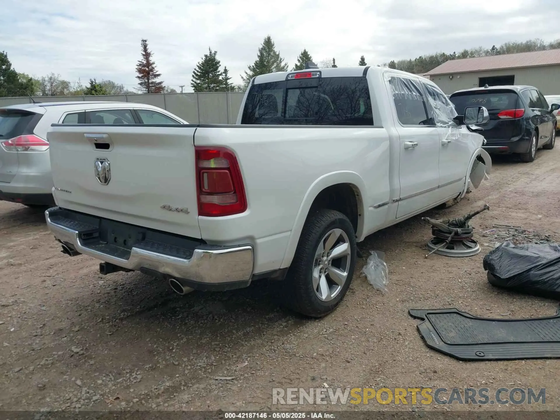4 Photograph of a damaged car 1C6SRFPT2KN508369 RAM 1500 2019