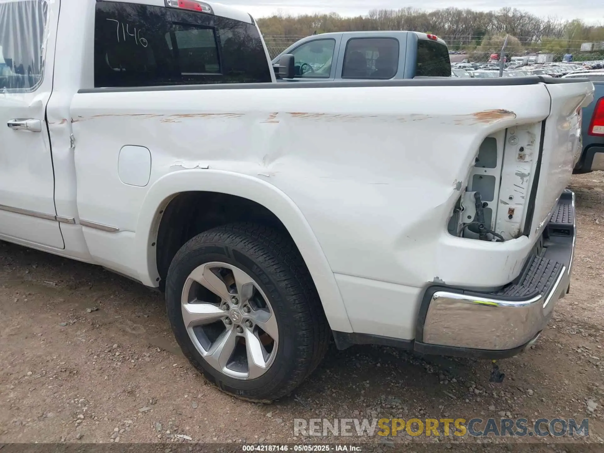 6 Photograph of a damaged car 1C6SRFPT2KN508369 RAM 1500 2019