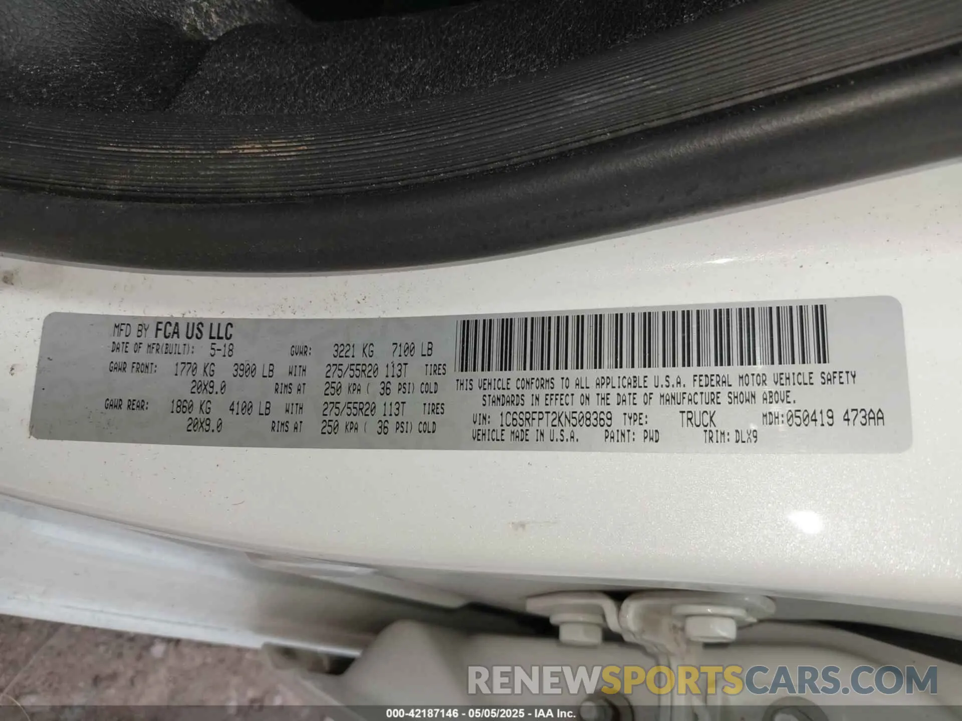 9 Photograph of a damaged car 1C6SRFPT2KN508369 RAM 1500 2019