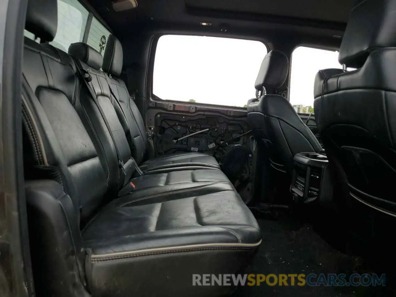 10 Photograph of a damaged car 1C6SRFPT5KN786280 RAM 1500 2019