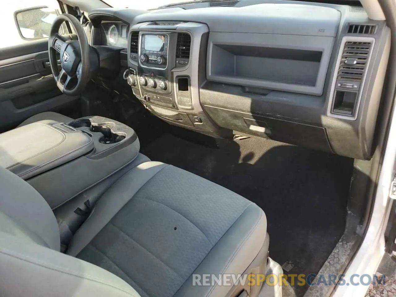 8 Photograph of a damaged car 3C6JR6AG4KG506316 RAM 1500 2019
