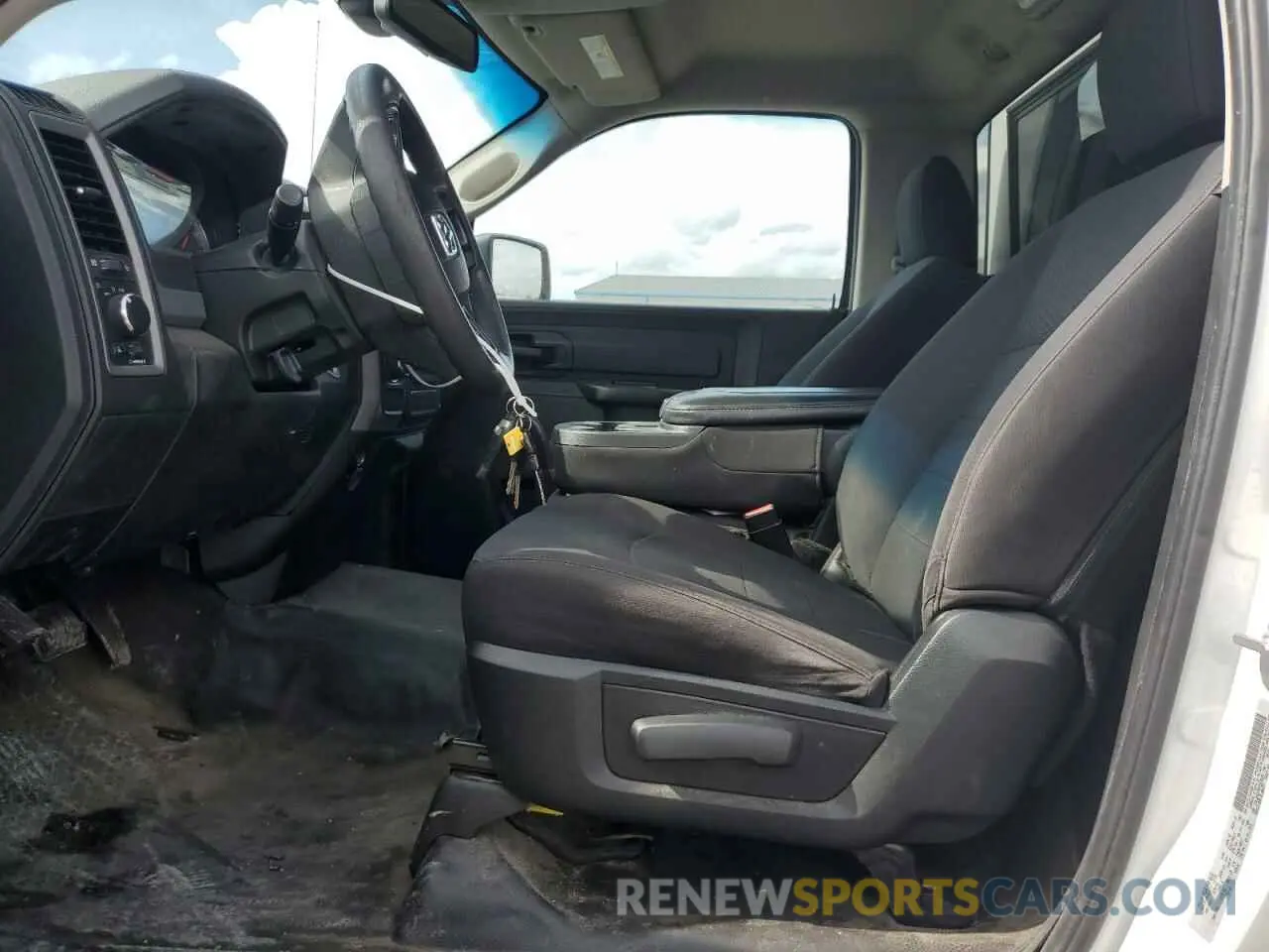 7 Photograph of a damaged car 3C6JR6DT7KG547029 RAM 1500 2019