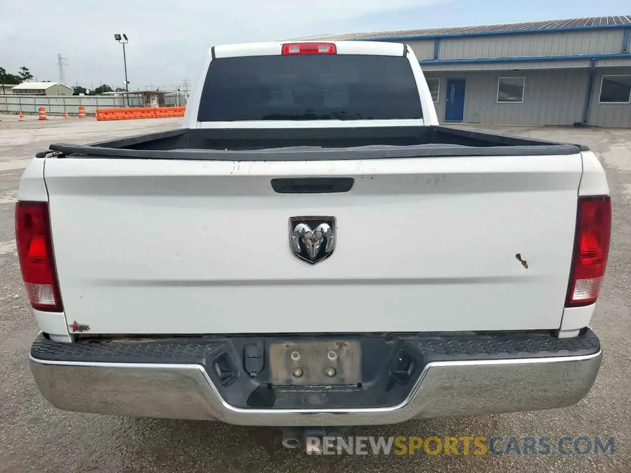 6 Photograph of a damaged car 1C6RR6FT5LS147643 RAM 1500 2020