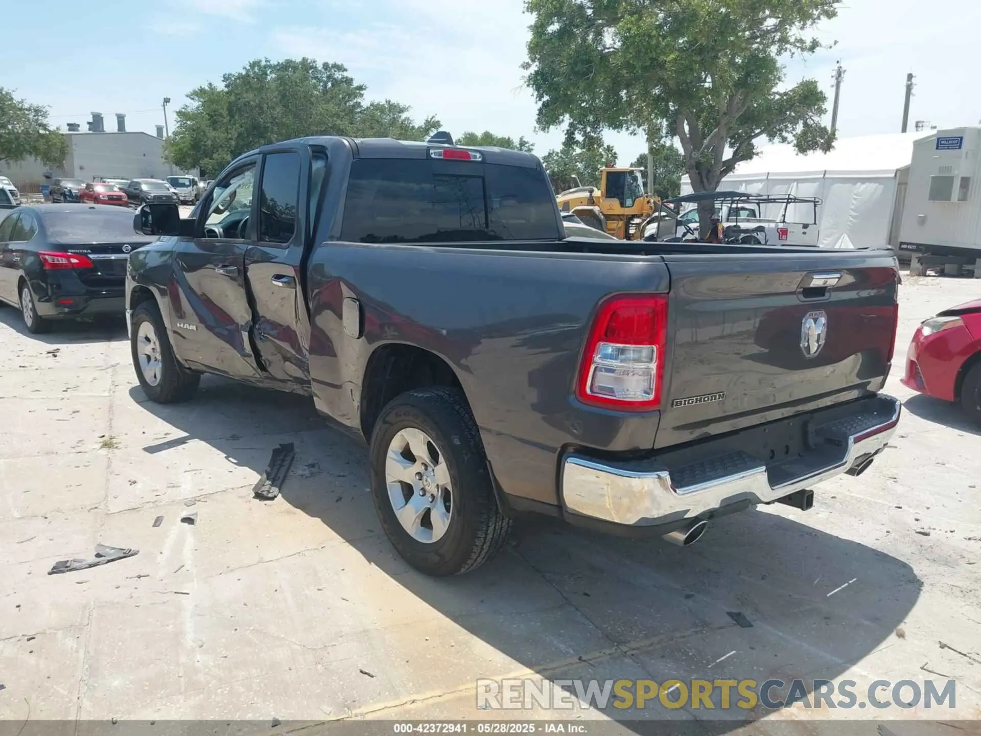 3 Фотография поврежденного автомобиля 1C6RREBT2LN311820 RAM 1500 2020
