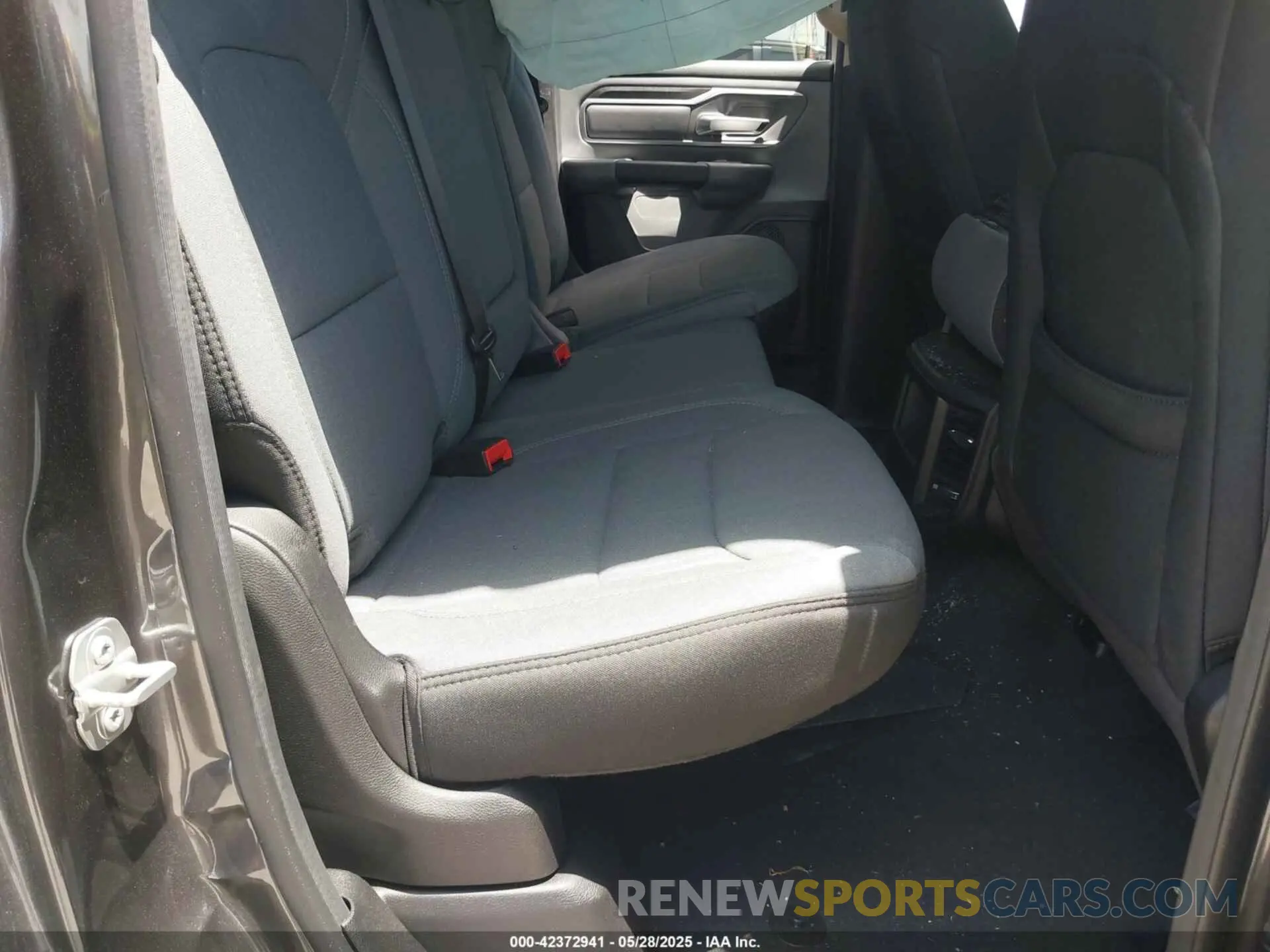 8 Фотография поврежденного автомобиля 1C6RREBT2LN311820 RAM 1500 2020