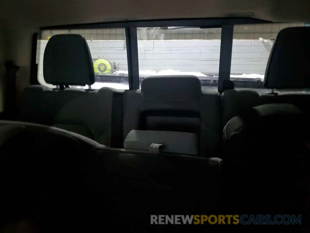 10 Фотография поврежденного автомобиля 1C6RREBT3LN346561 RAM 1500 2020