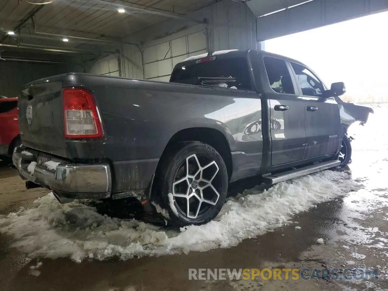3 Фотография поврежденного автомобиля 1C6RREBT3LN346561 RAM 1500 2020