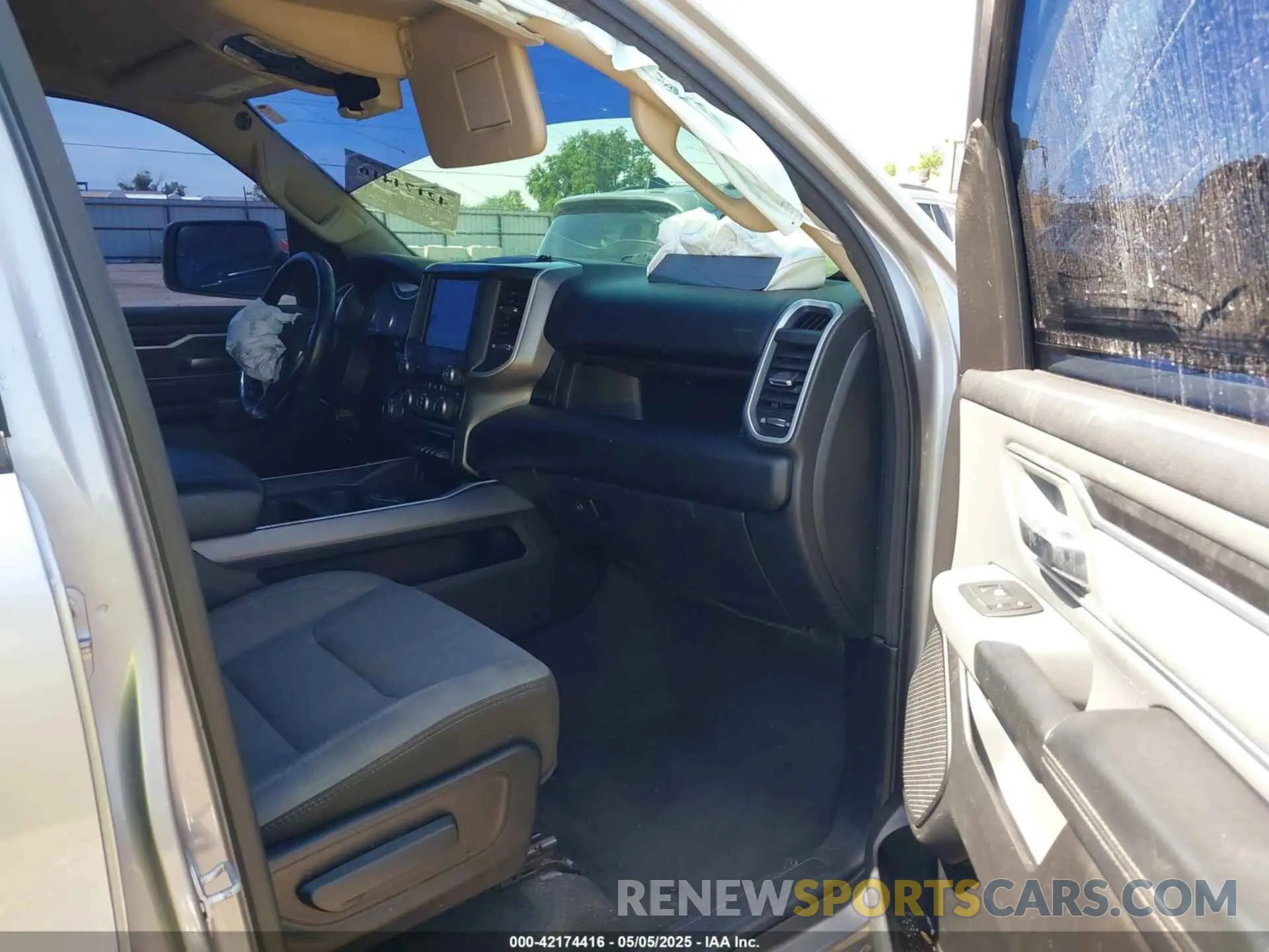 5 Photograph of a damaged car 1C6RREBT8LN294862 RAM 1500 2020
