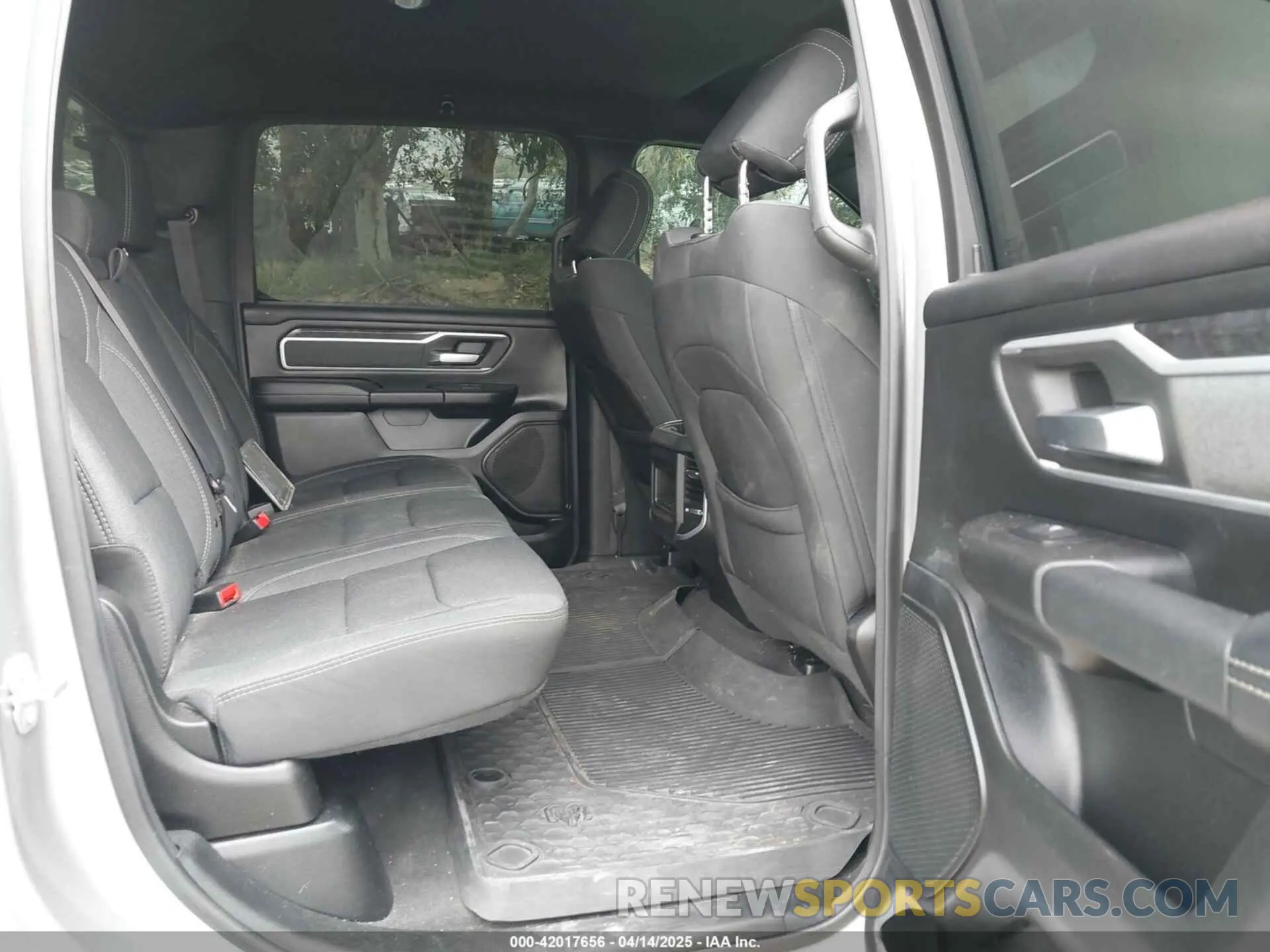 8 Фотография поврежденного автомобиля 1C6RREFM6LN398253 RAM 1500 2020