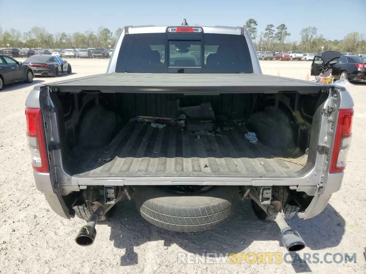 6 Photograph of a damaged car 1C6RREFT2LN129030 RAM 1500 2020