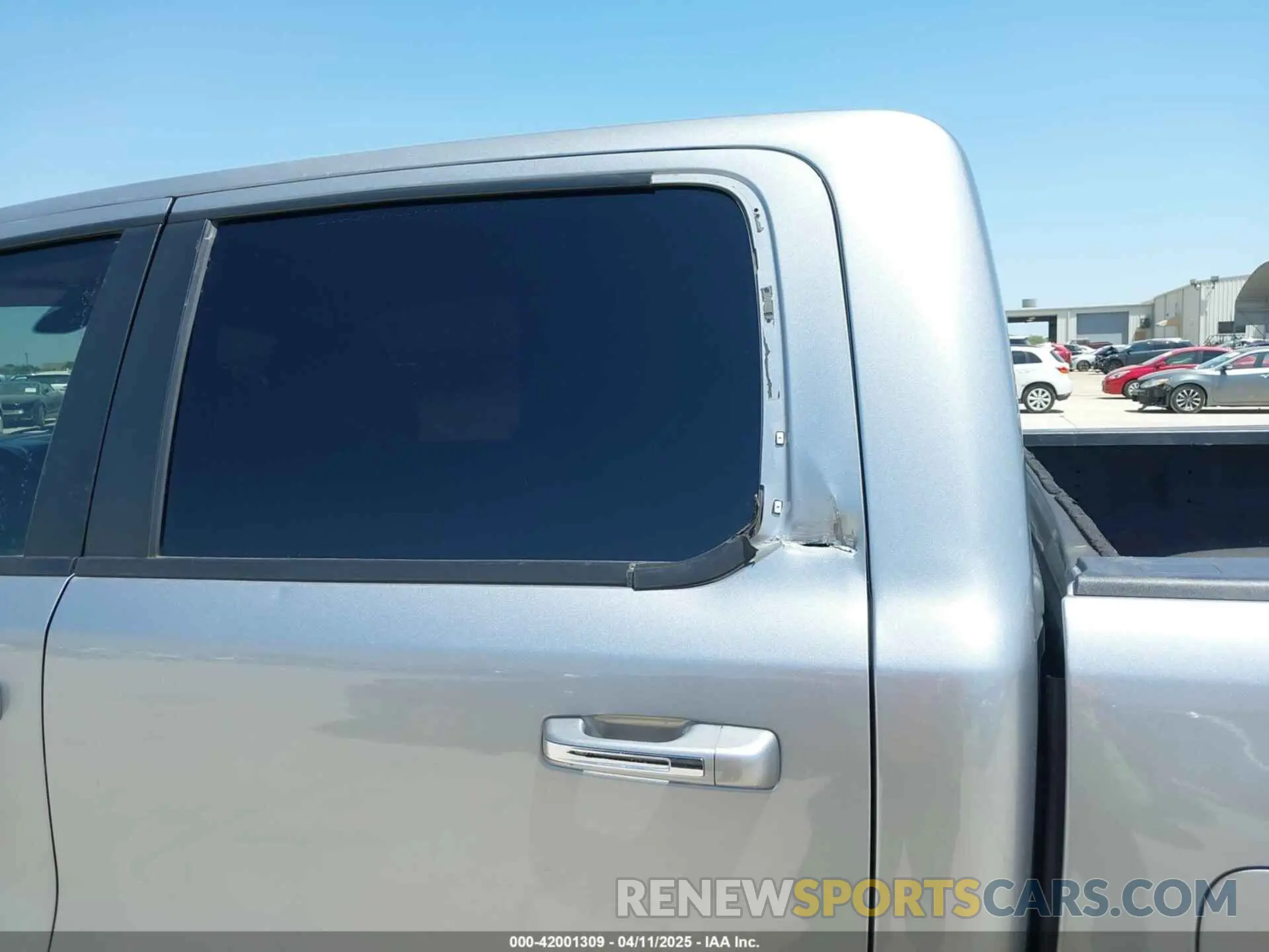 17 Photograph of a damaged car 1C6RREFT3LN321573 RAM 1500 2020