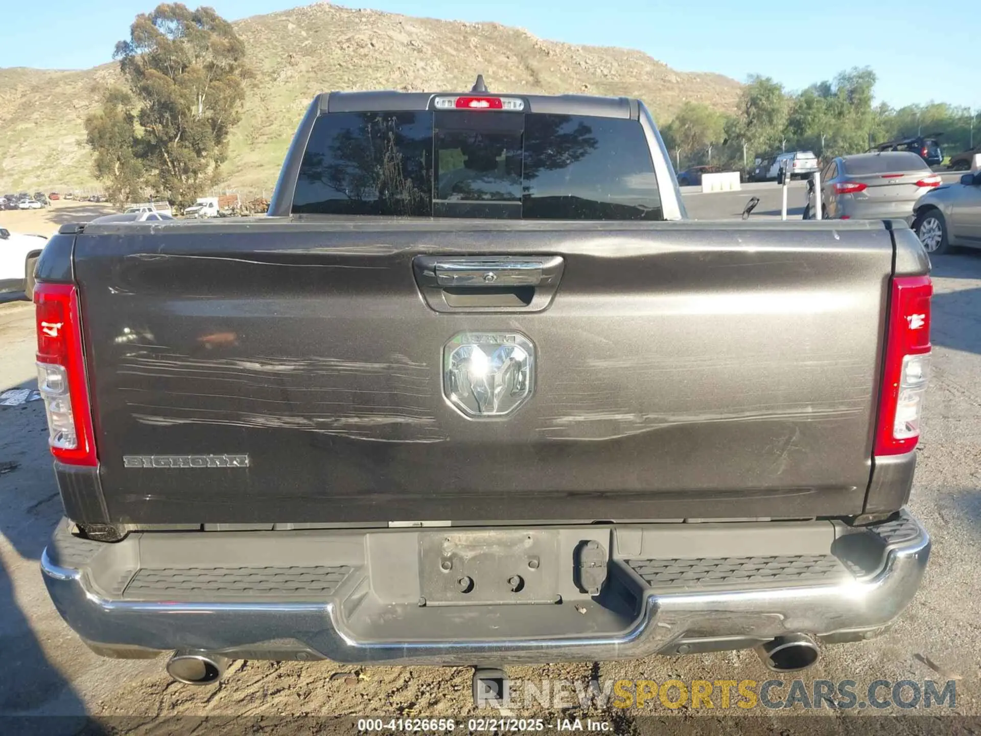 16 Photograph of a damaged car 1C6RREFT4LN372628 RAM 1500 2020