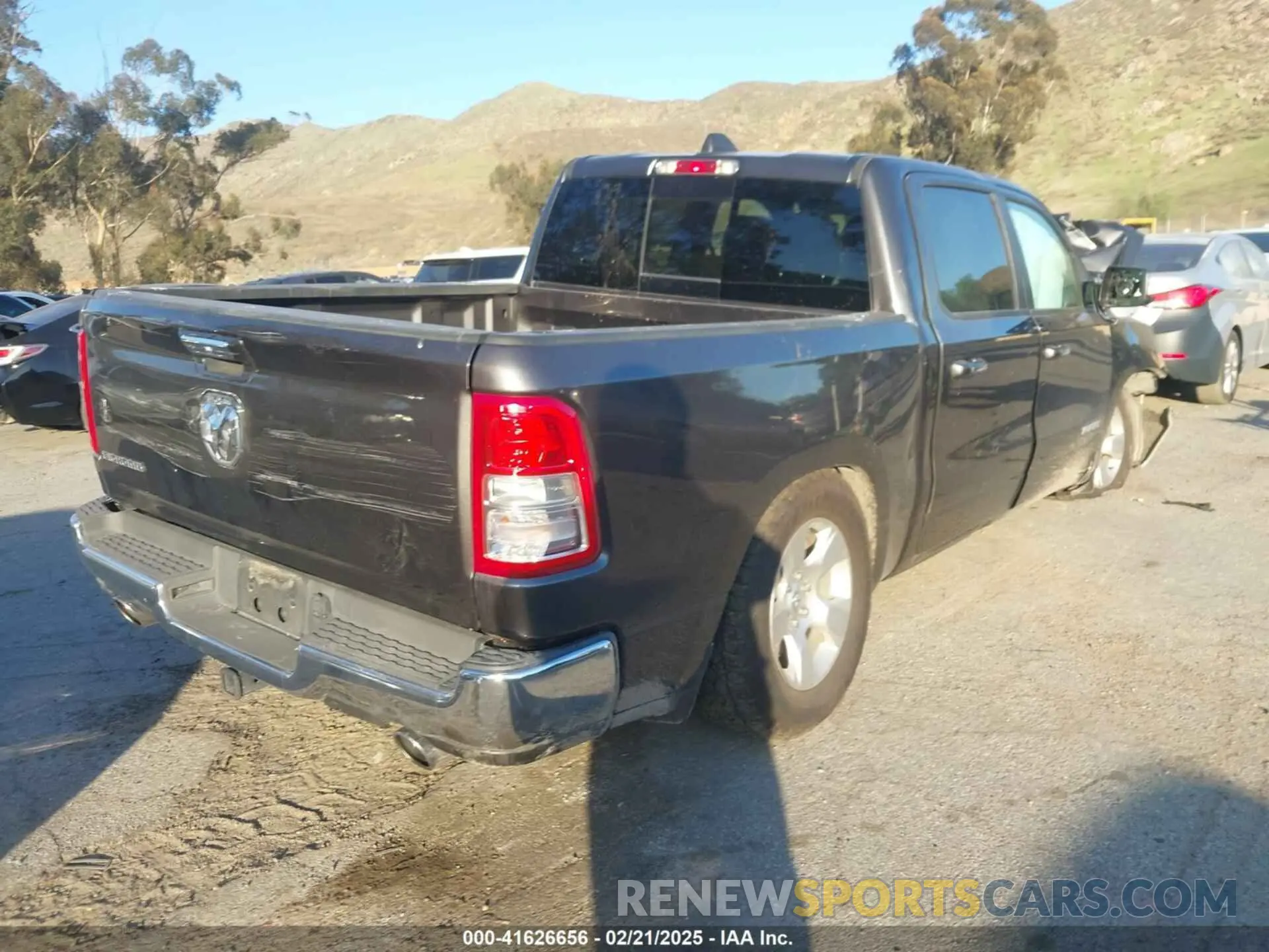 4 Photograph of a damaged car 1C6RREFT4LN372628 RAM 1500 2020
