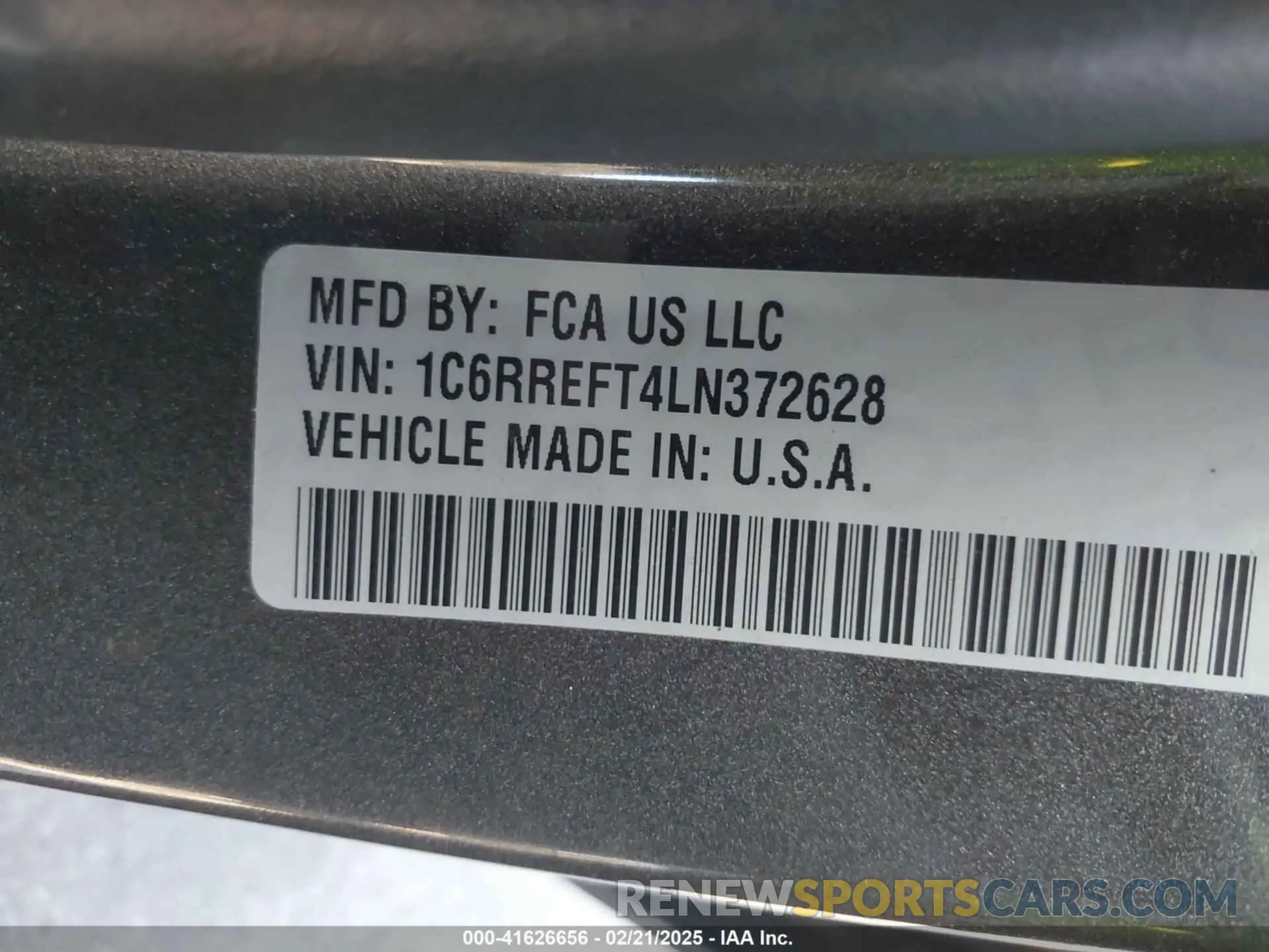 9 Photograph of a damaged car 1C6RREFT4LN372628 RAM 1500 2020