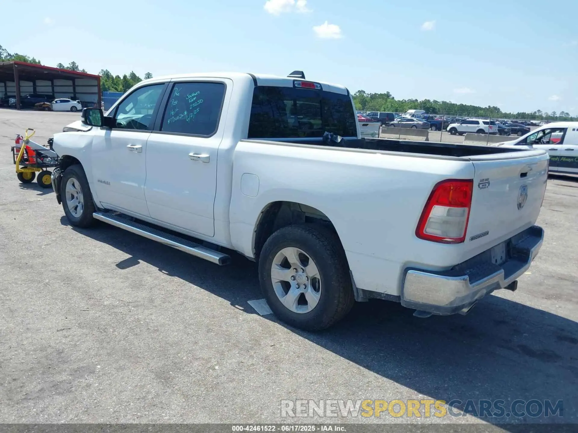 3 Фотография поврежденного автомобиля 1C6RREFT5LN337869 RAM 1500 2020