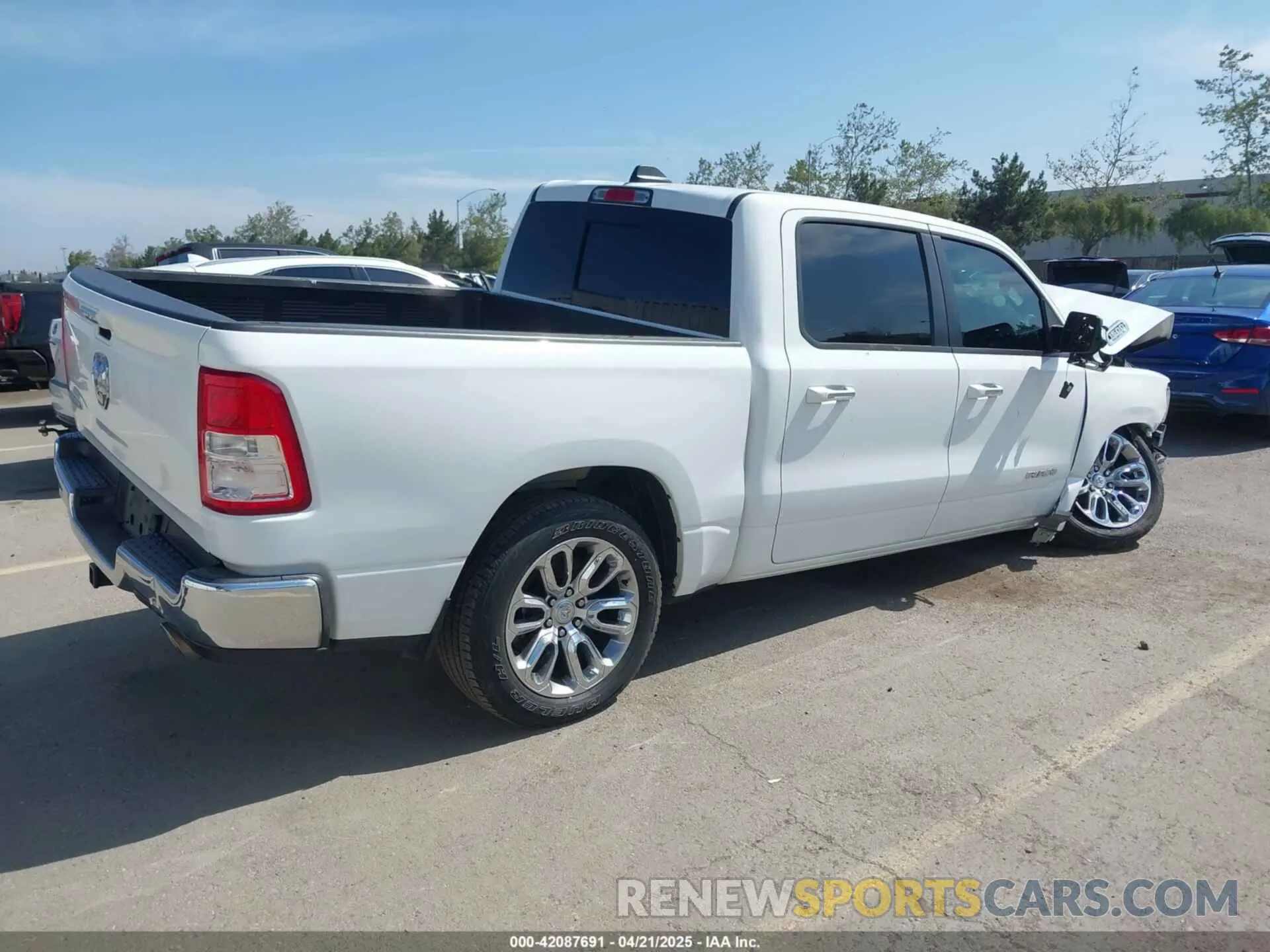 4 Photograph of a damaged car 1C6RREFT6LN100386 RAM 1500 2020