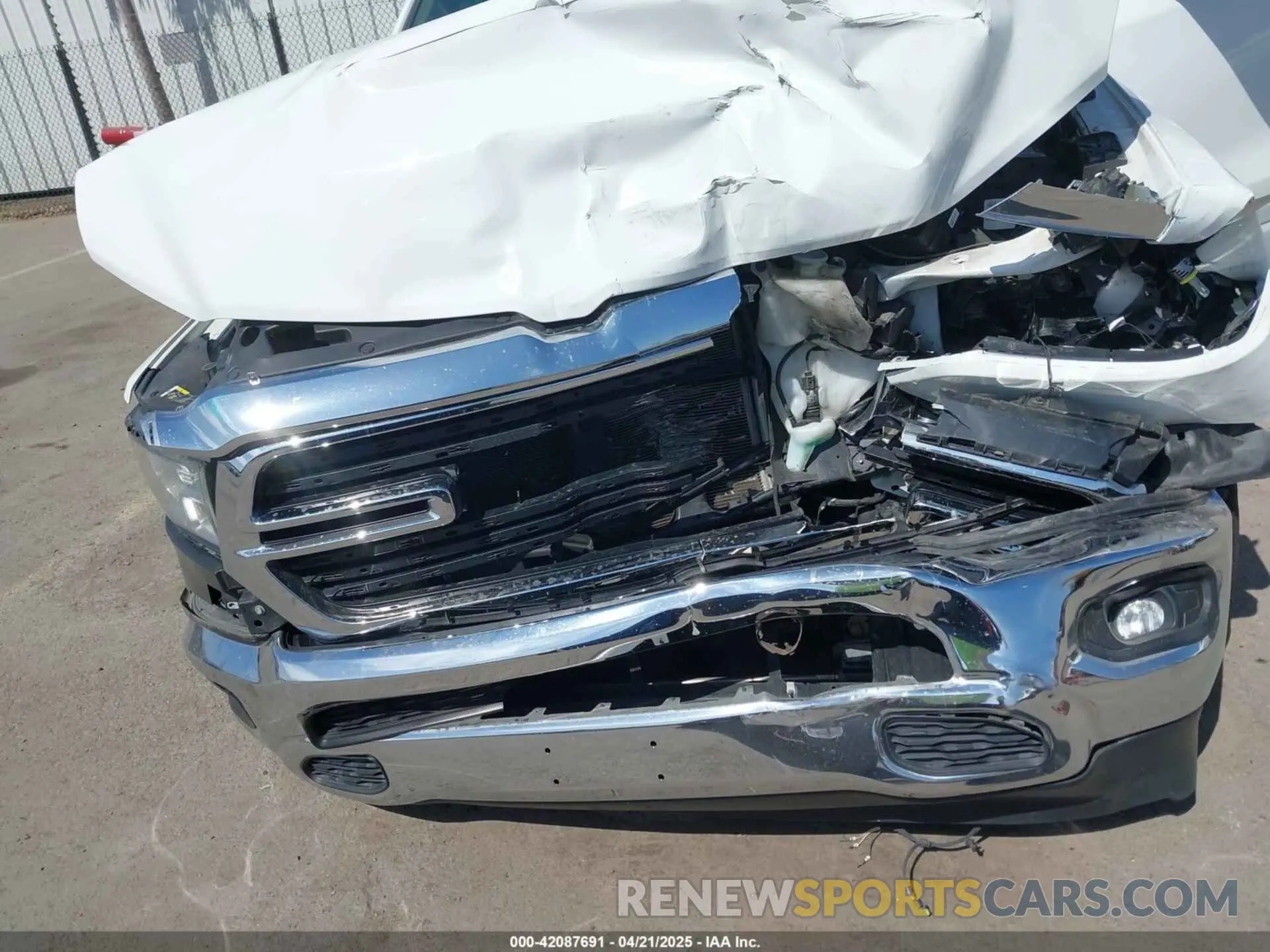 6 Photograph of a damaged car 1C6RREFT6LN100386 RAM 1500 2020