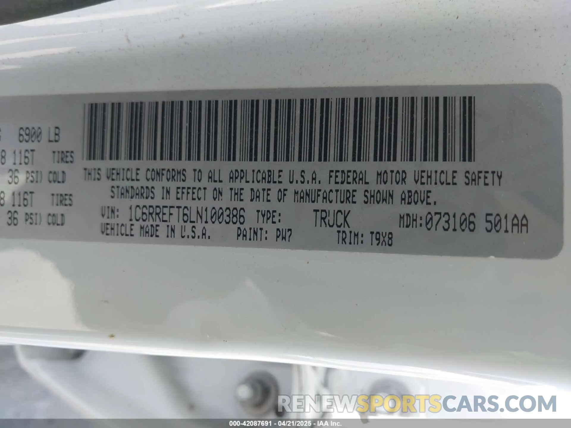 9 Photograph of a damaged car 1C6RREFT6LN100386 RAM 1500 2020