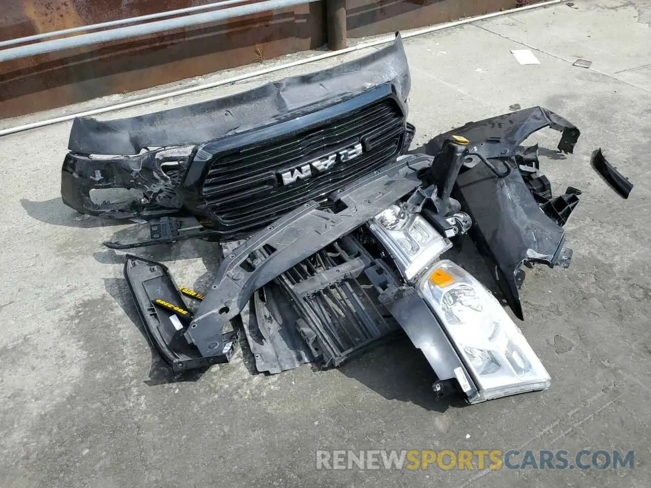 12 Фотография поврежденного автомобиля 1C6RREFT6LN152424 RAM 1500 2020