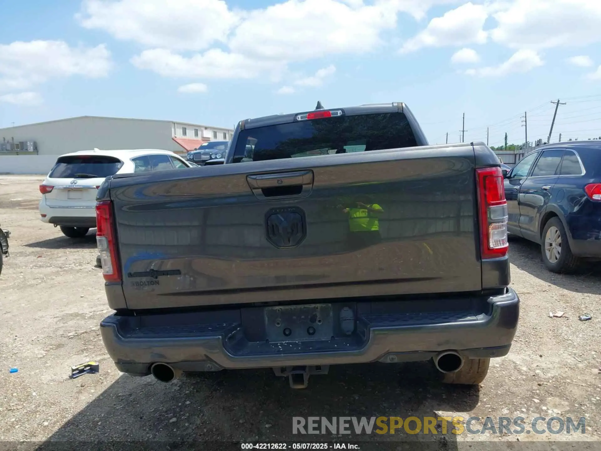 17 Photograph of a damaged car 1C6RREFT7LN121697 RAM 1500 2020