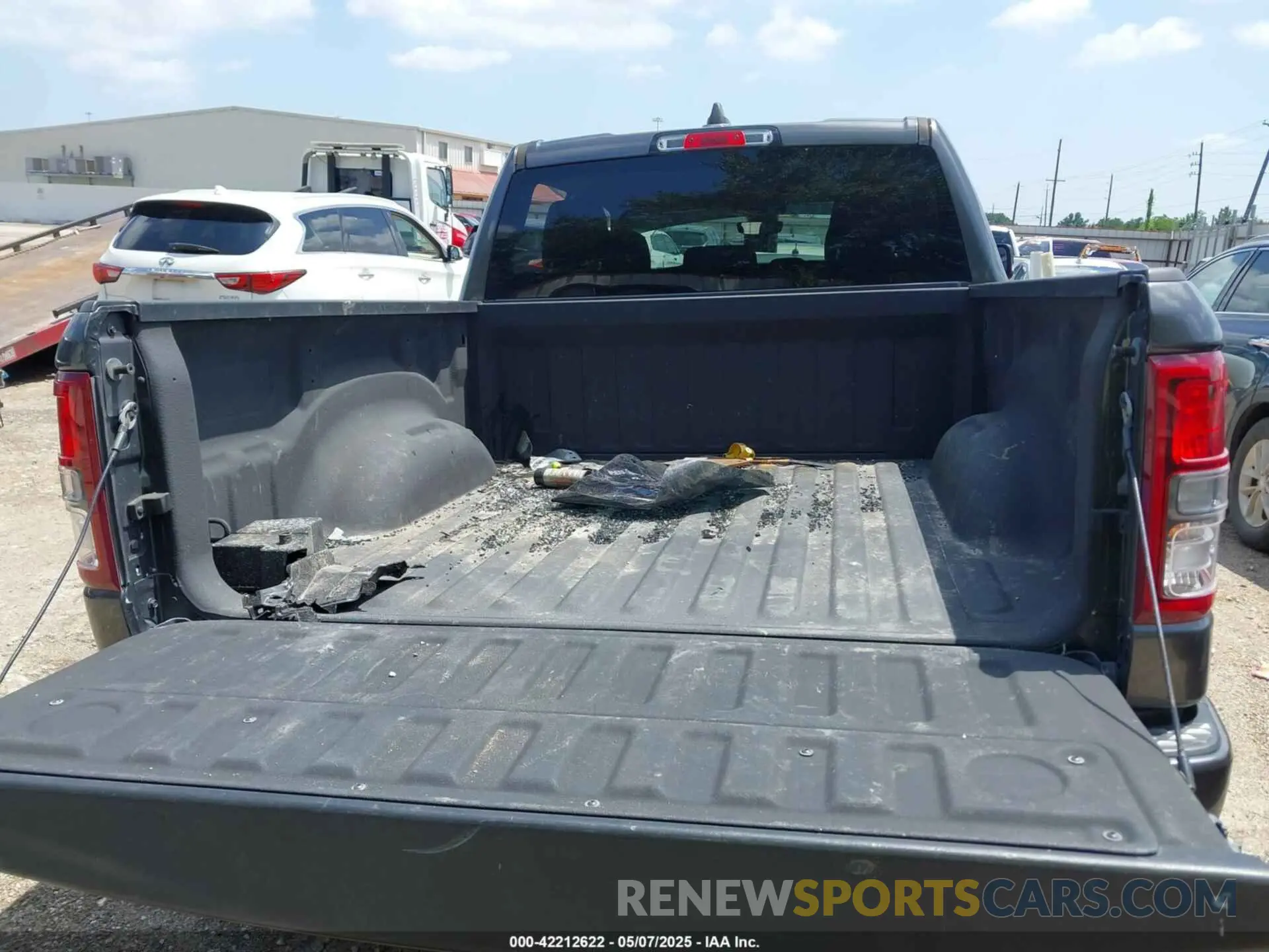 18 Photograph of a damaged car 1C6RREFT7LN121697 RAM 1500 2020