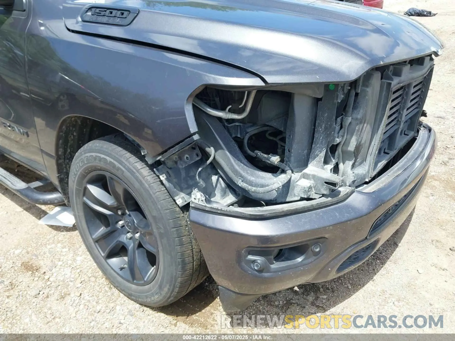20 Photograph of a damaged car 1C6RREFT7LN121697 RAM 1500 2020