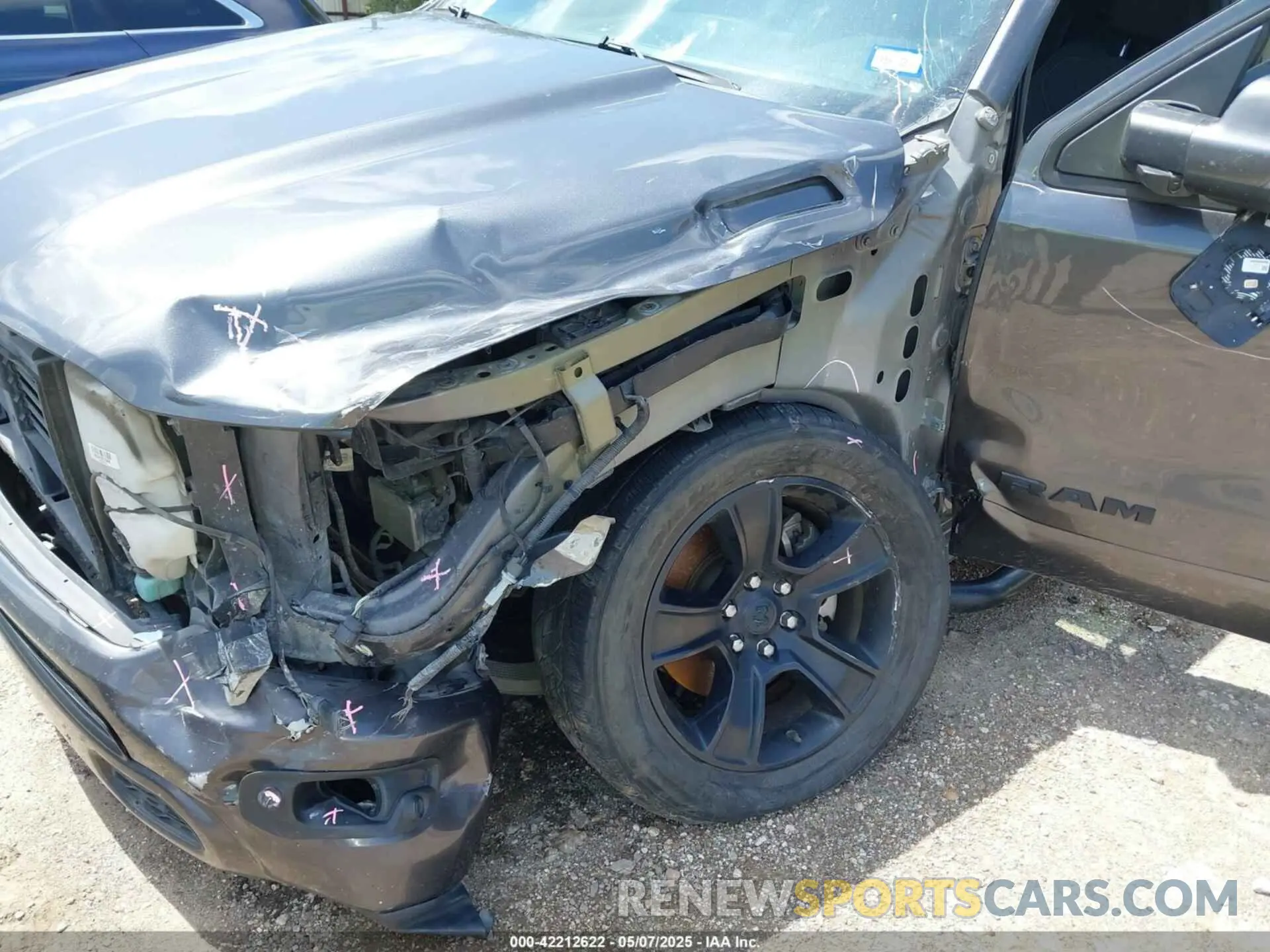 6 Photograph of a damaged car 1C6RREFT7LN121697 RAM 1500 2020