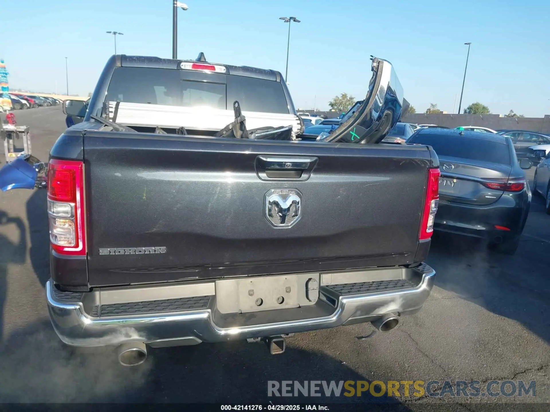 17 Photograph of a damaged car 1C6RREFT7LN401927 RAM 1500 2020