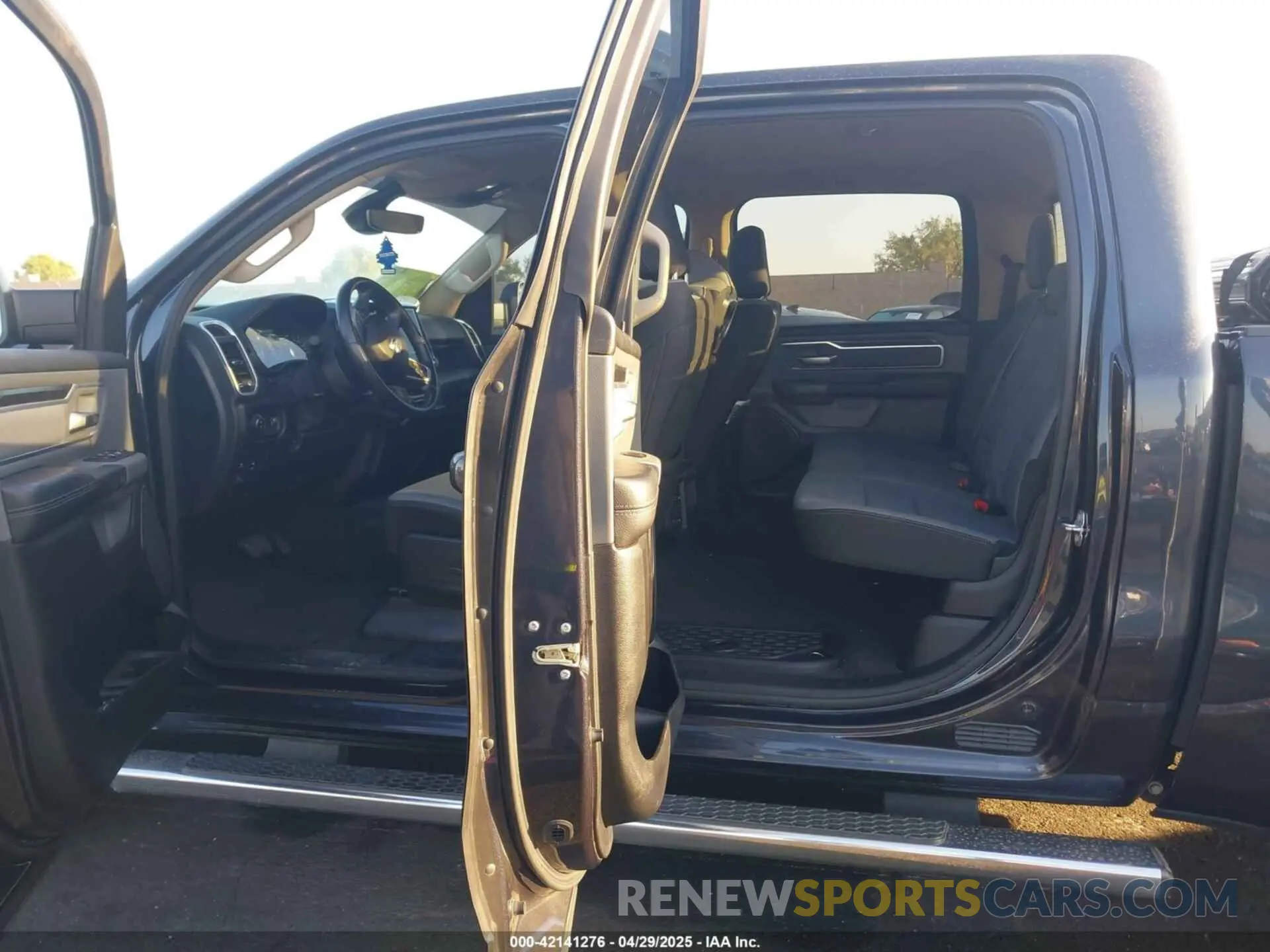 8 Photograph of a damaged car 1C6RREFT7LN401927 RAM 1500 2020