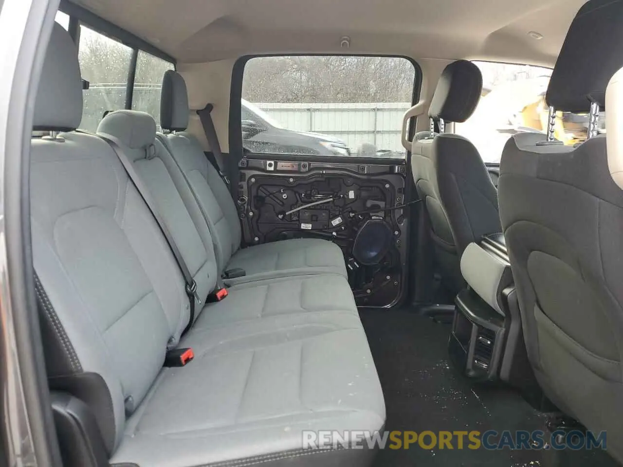 10 Фотография поврежденного автомобиля 1C6RREFT8LN386418 RAM 1500 2020